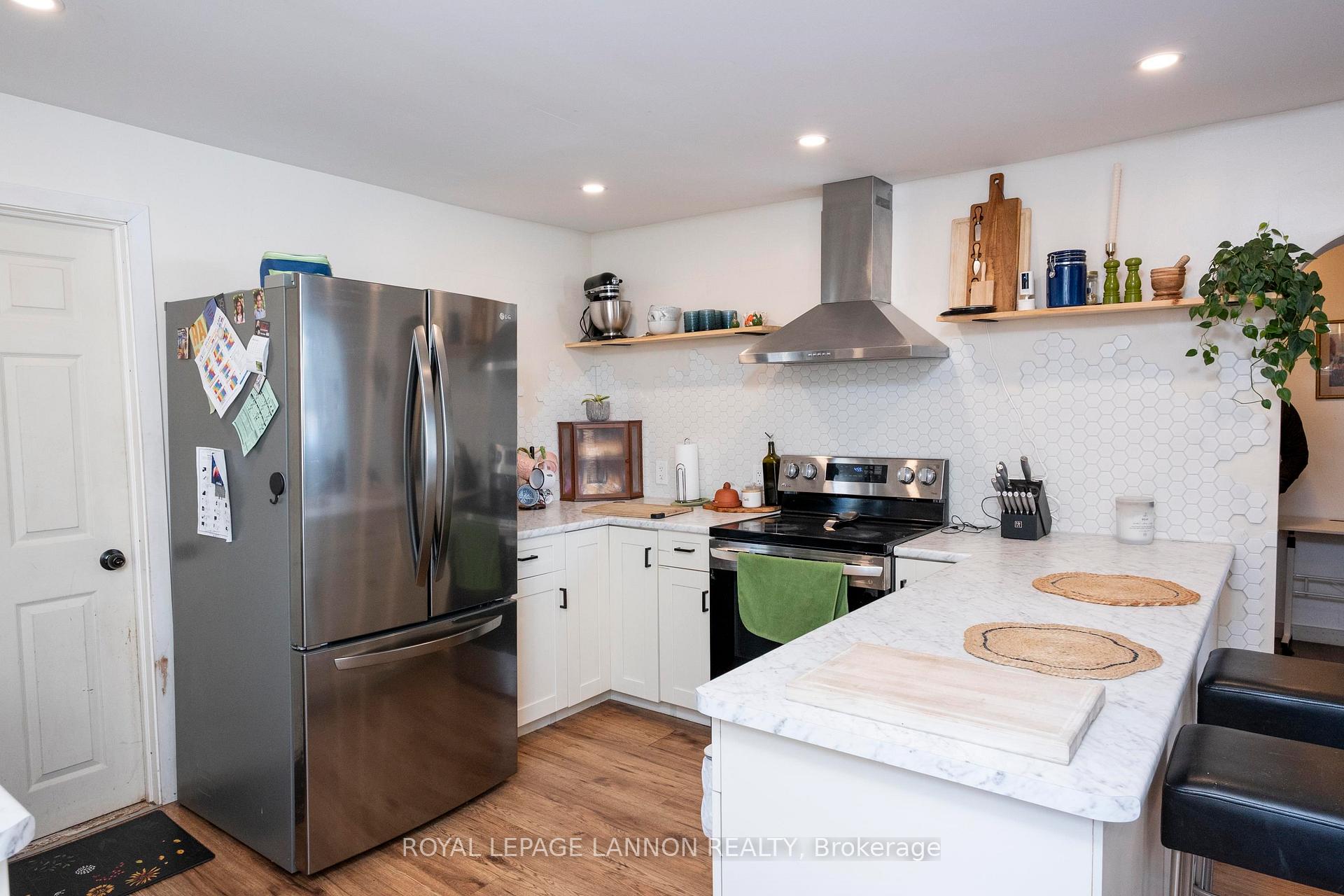 Photo 12 of 415 Archibald Street S, Thunder Bay, Hyde Park — HOMEH