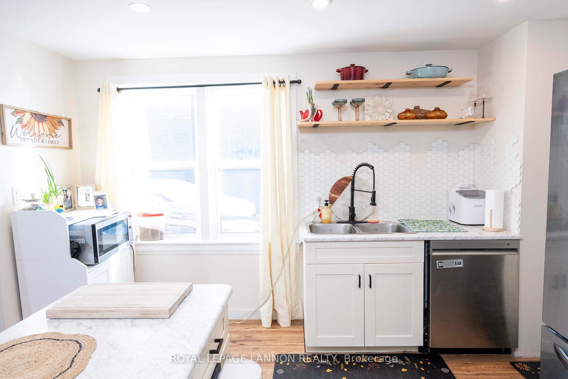Photo 13 of 415 Archibald Street S, Thunder Bay, Hyde Park — HOMEH