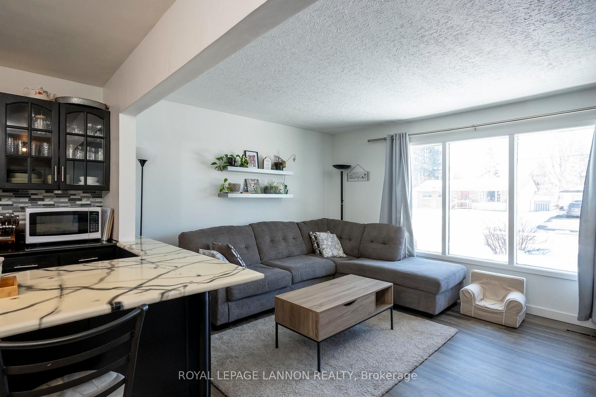 Photo 5 of 131 Carl Avenue, Thunder Bay, John Street North — HOMEH