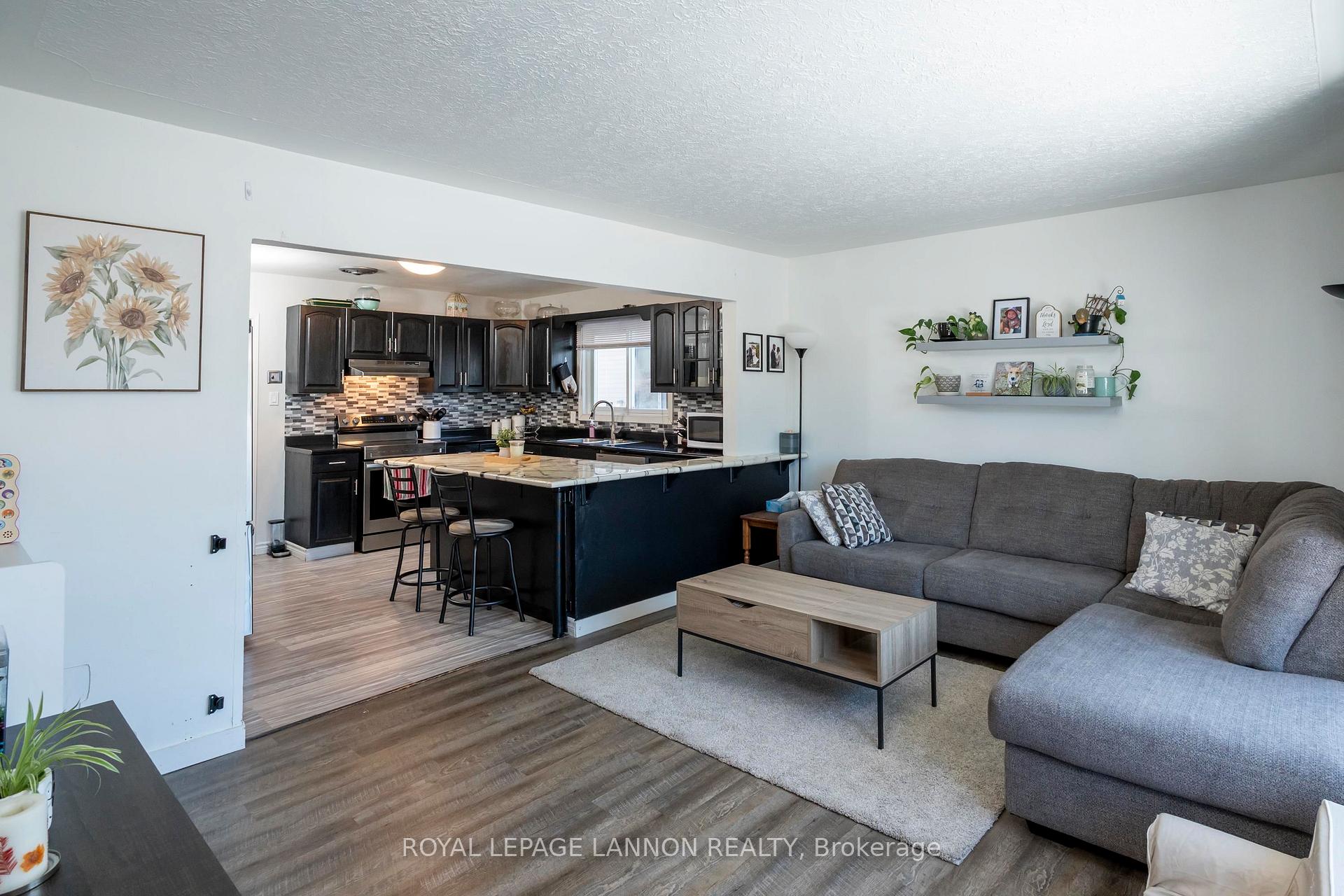 Photo 6 of 131 Carl Avenue, Thunder Bay, John Street North — HOMEH