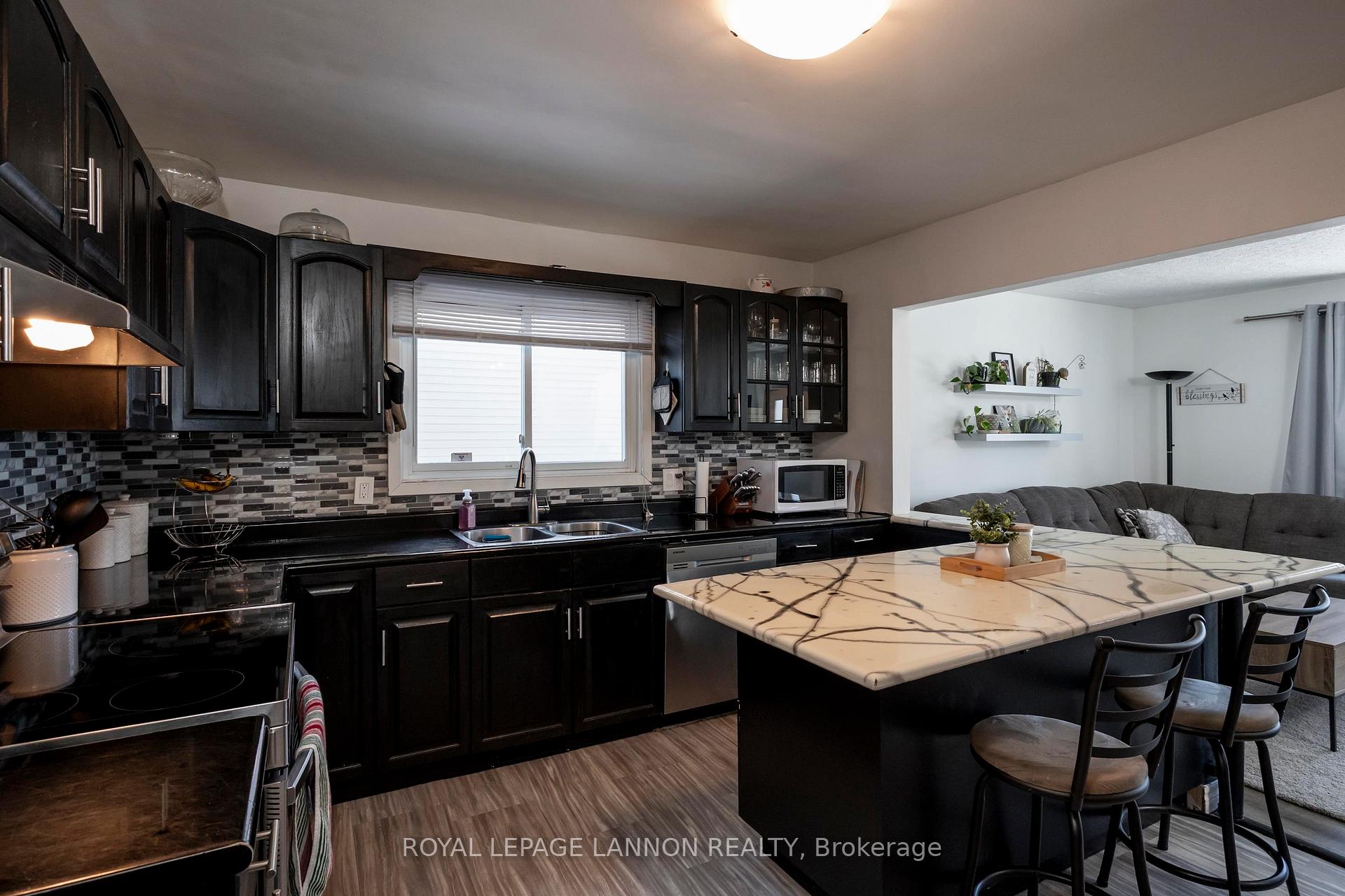 Photo 8 of 131 Carl Avenue, Thunder Bay, John Street North — HOMEH