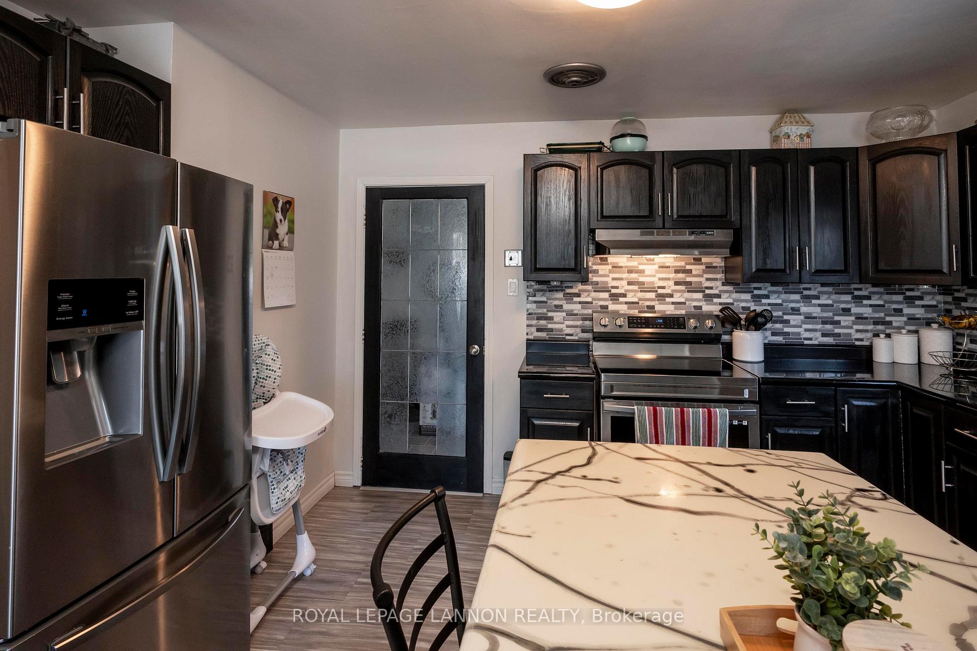 Photo 9 of 131 Carl Avenue, Thunder Bay, John Street North — HOMEH