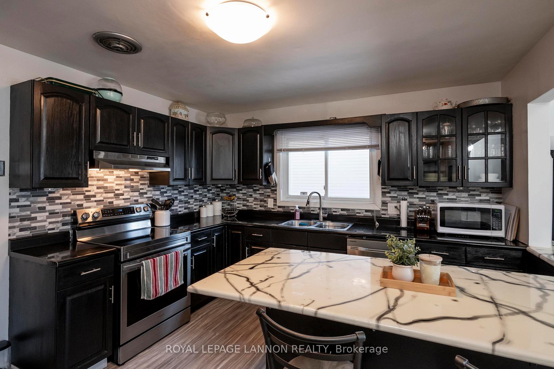 Photo 10 of 131 Carl Avenue, Thunder Bay, John Street North — HOMEH