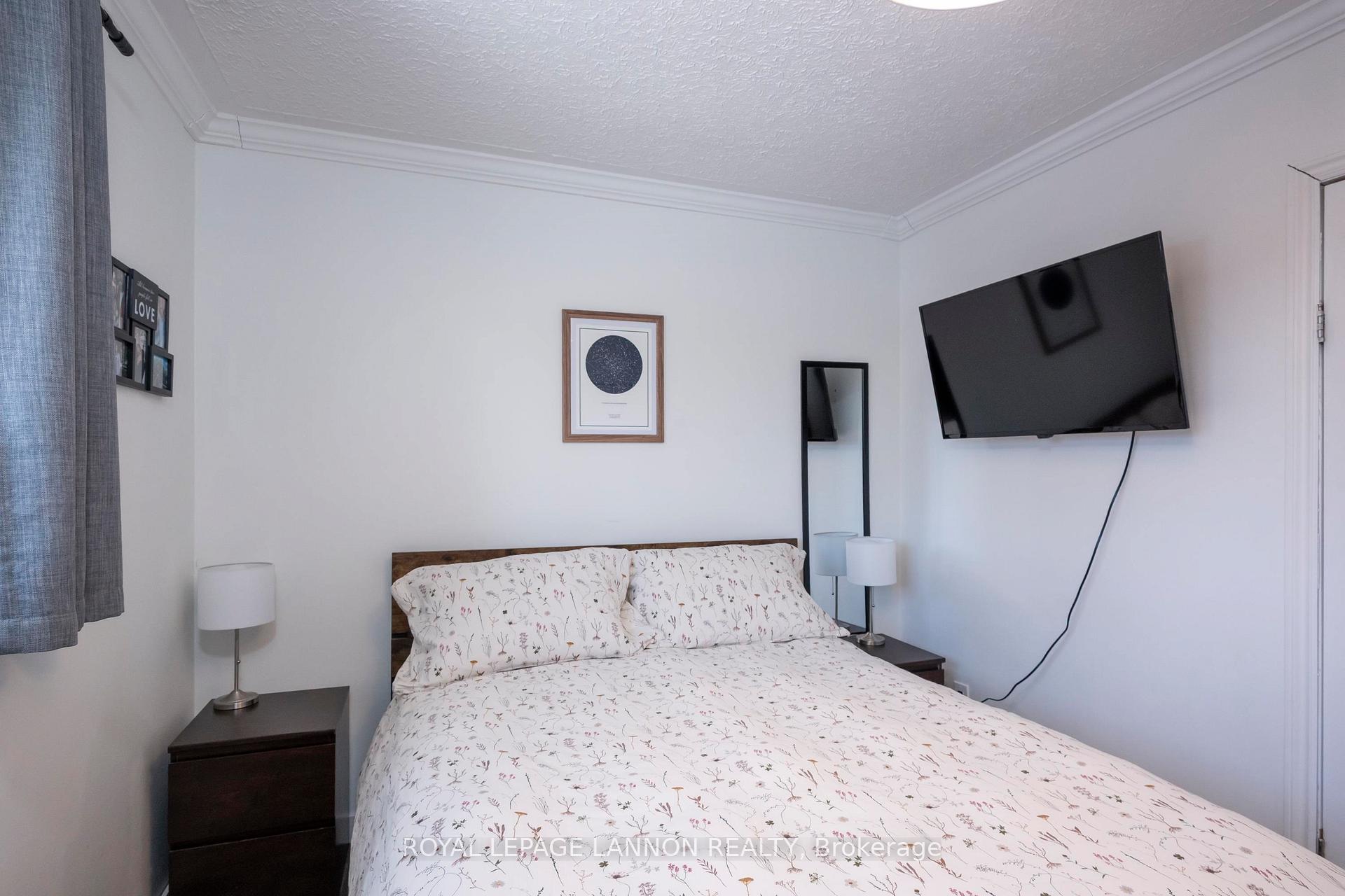 Photo 13 of 131 Carl Avenue, Thunder Bay, John Street North — HOMEH