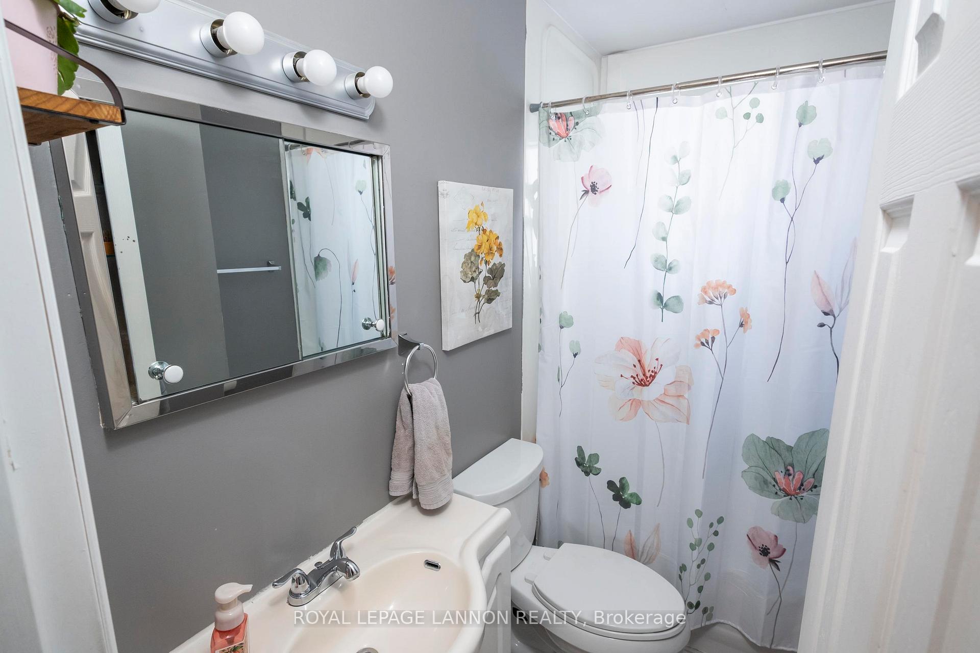Photo 17 of 131 Carl Avenue, Thunder Bay, John Street North — HOMEH