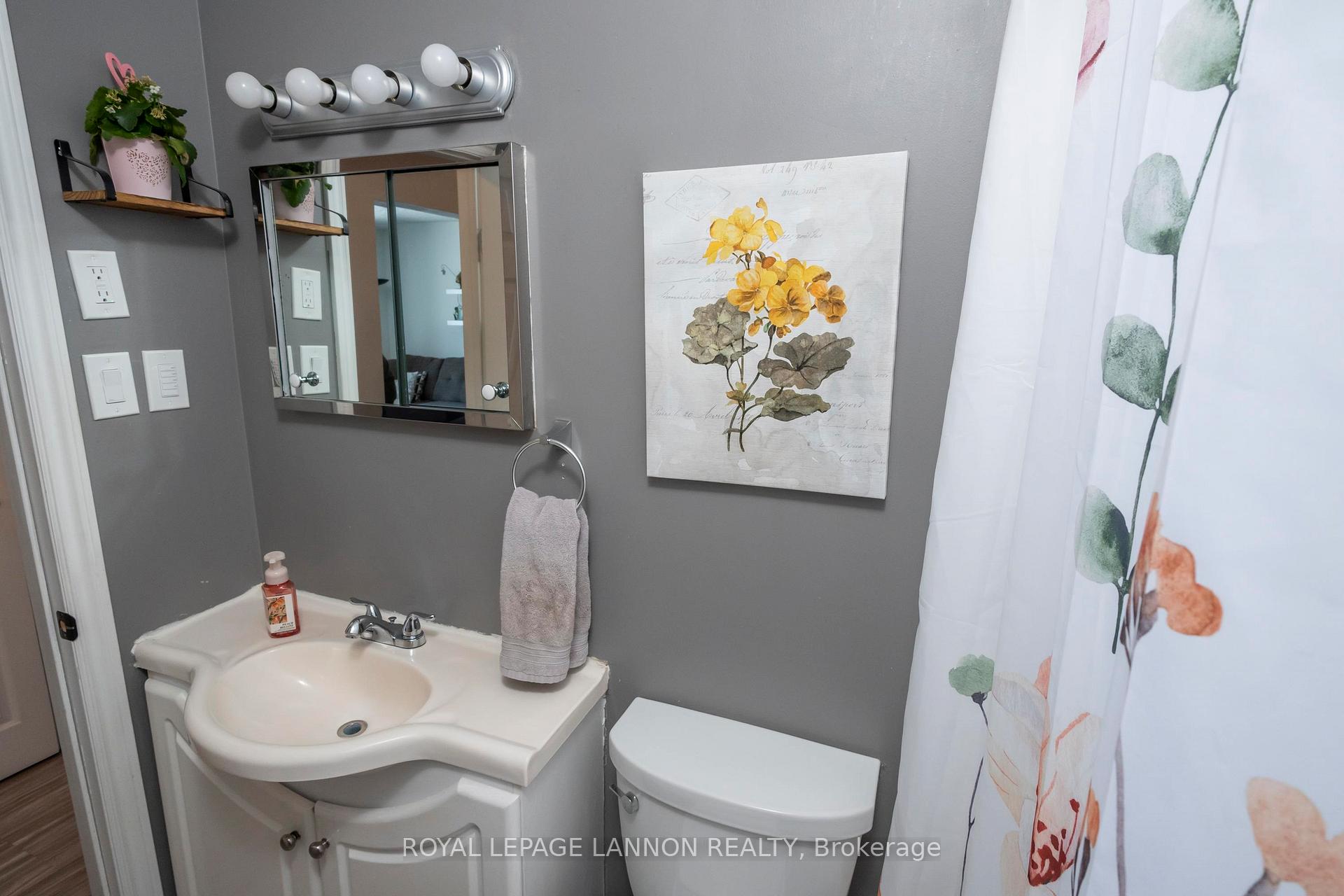 Photo 18 of 131 Carl Avenue, Thunder Bay, John Street North — HOMEH