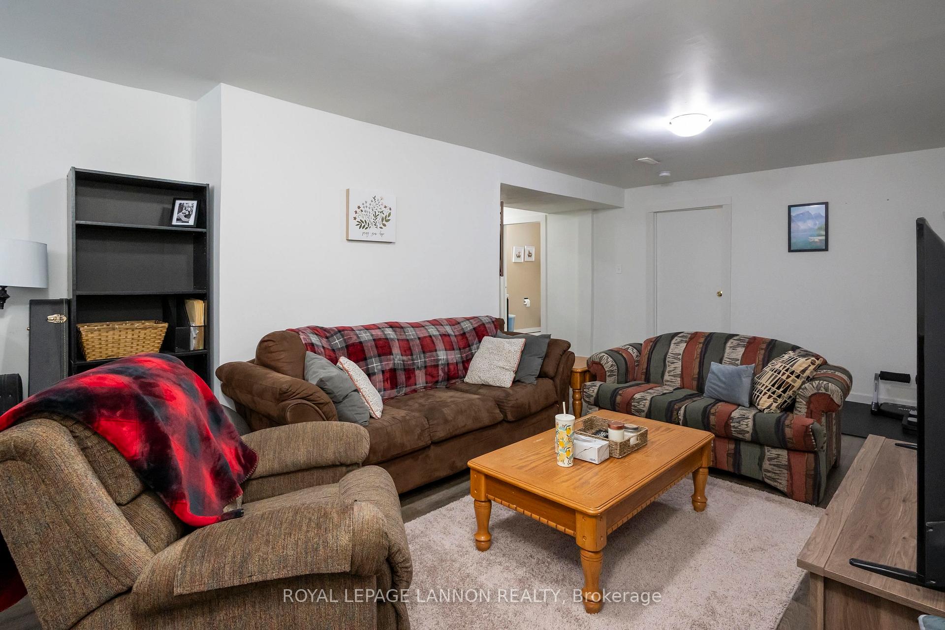 Photo 27 of 131 Carl Avenue, Thunder Bay, John Street North — HOMEH