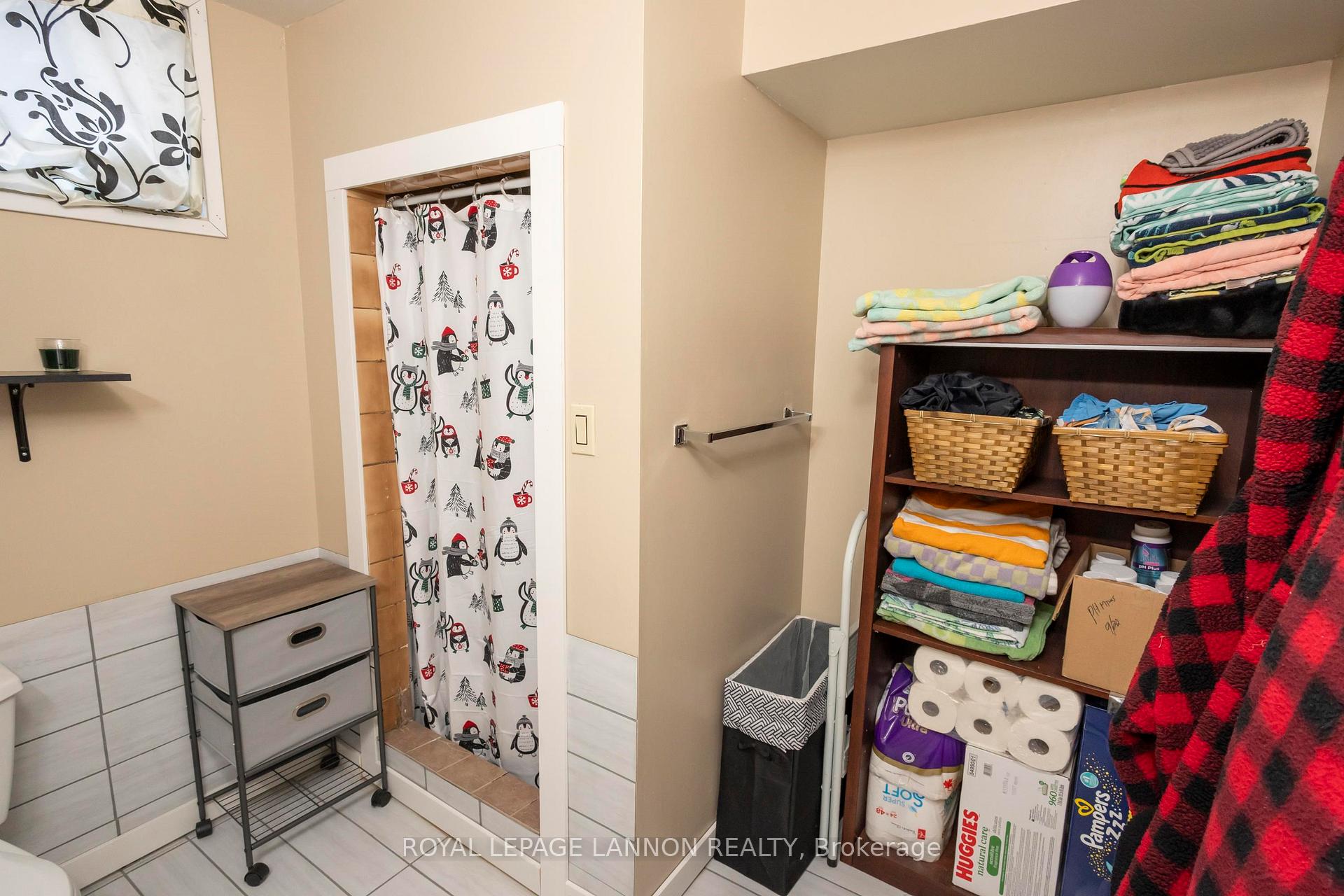 Photo 31 of 131 Carl Avenue, Thunder Bay, John Street North — HOMEH