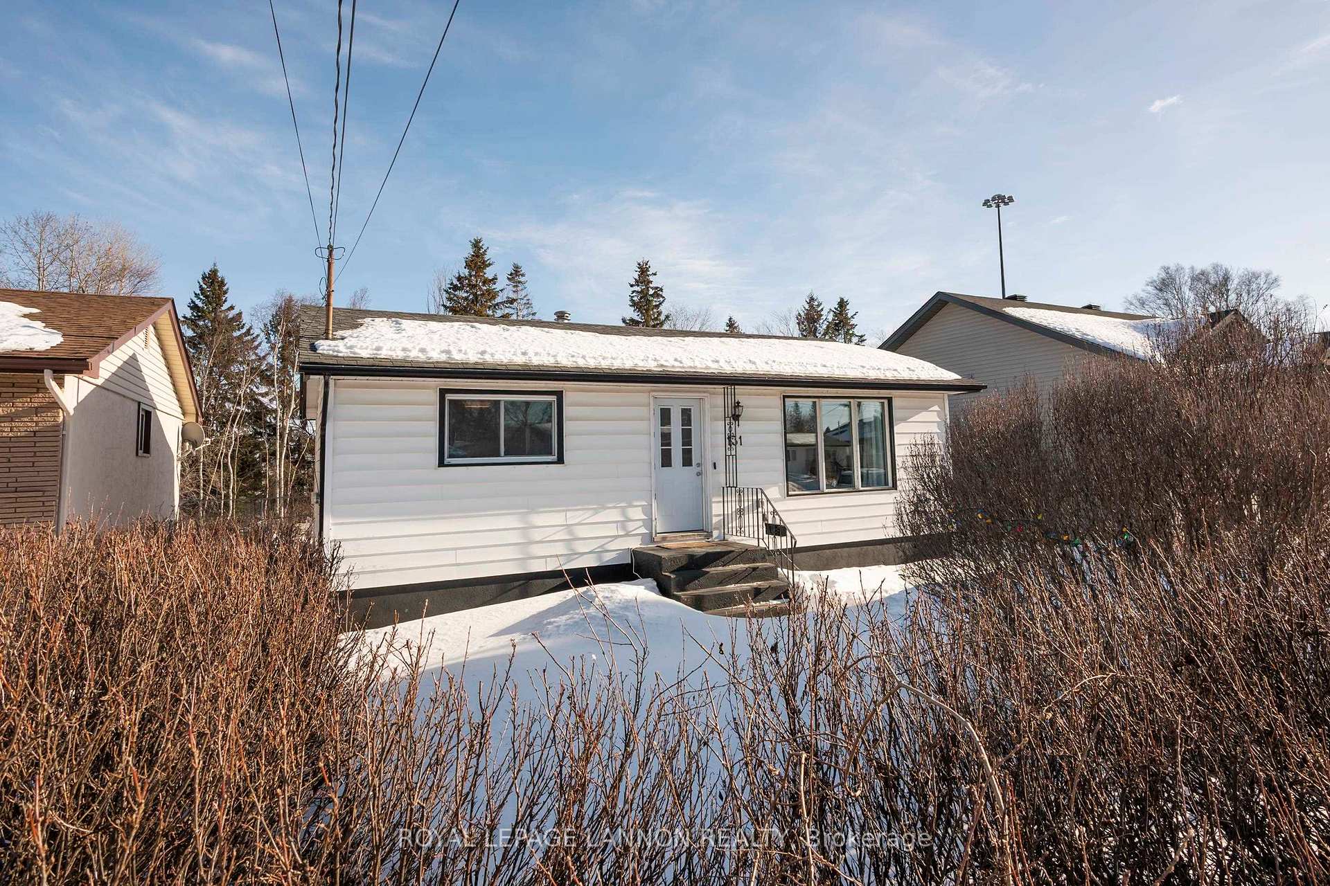 Photo 35 of 131 Carl Avenue, Thunder Bay, John Street North — HOMEH