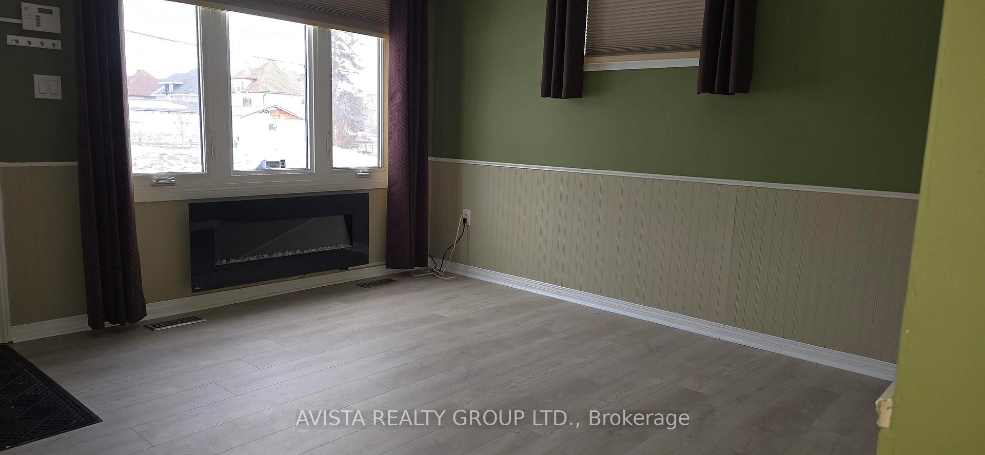 Photo 3 of 211 McCulloch St, Thunder Bay, Court / Cumberland — HOMEH