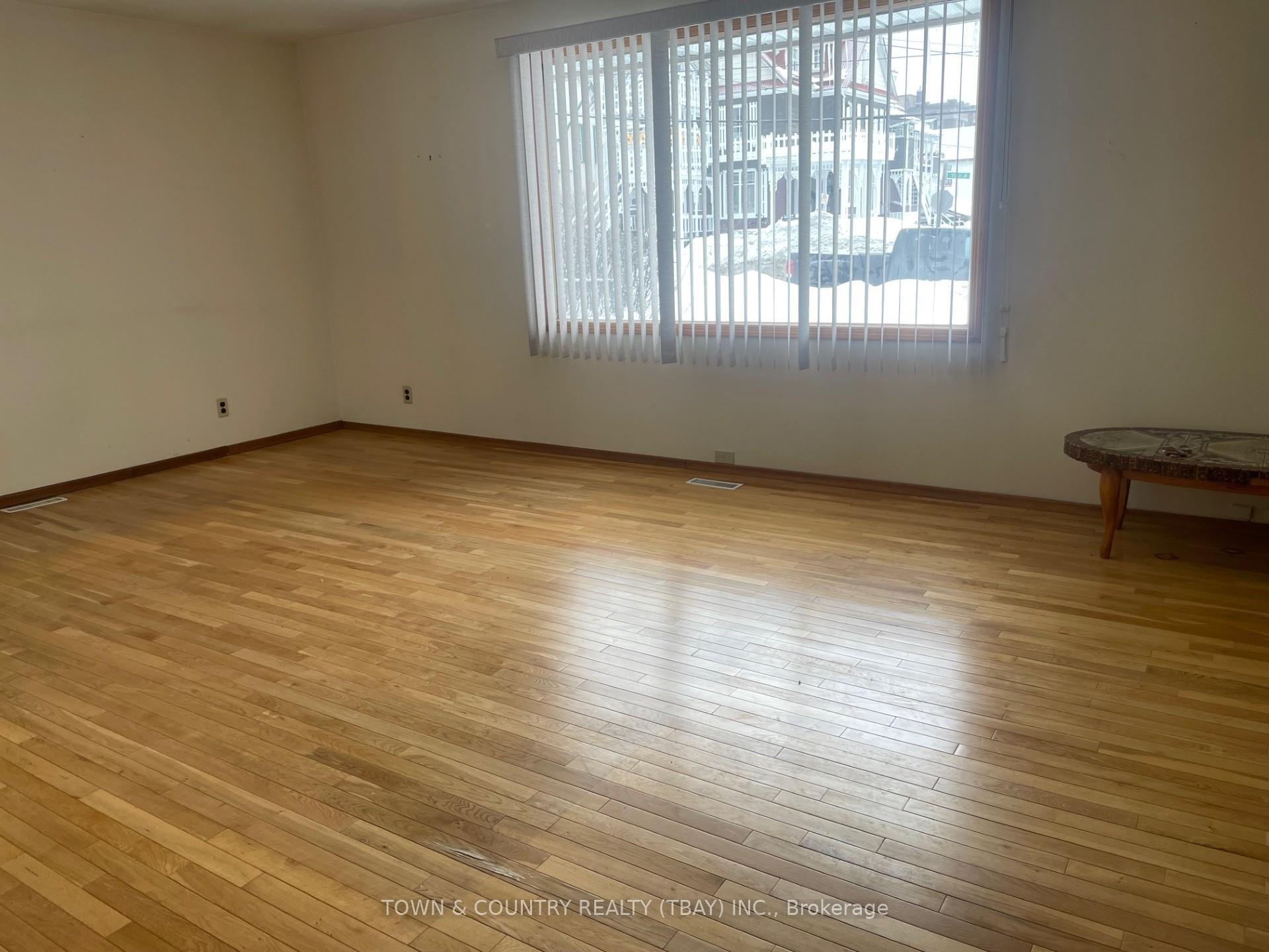 Photo 2 of 229 Villa Street, Thunder Bay, Court / Cumberland — HOMEH