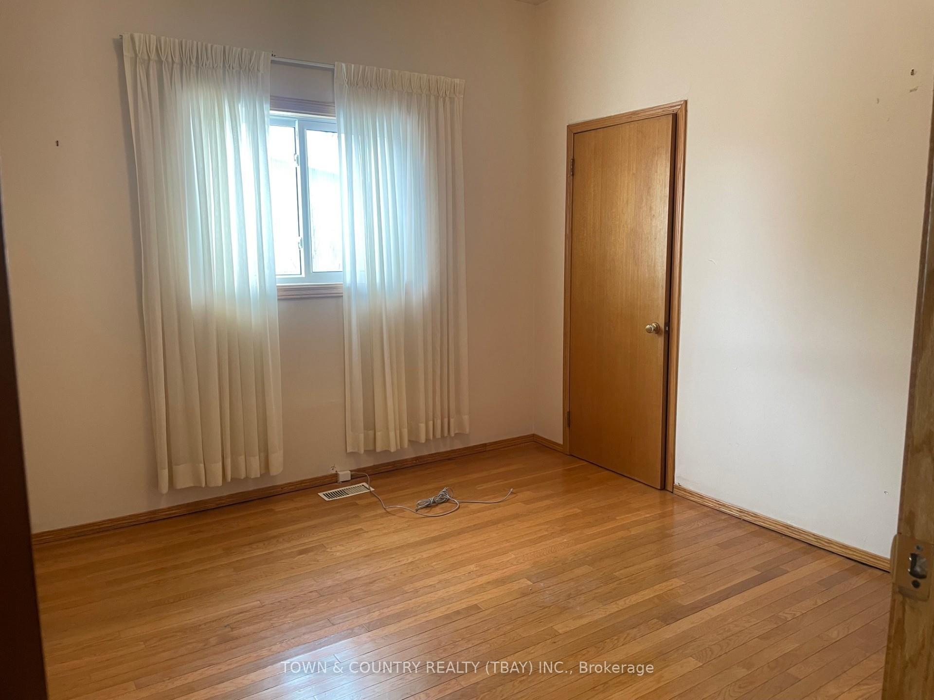 Photo 4 of 229 Villa Street, Thunder Bay, Court / Cumberland — HOMEH