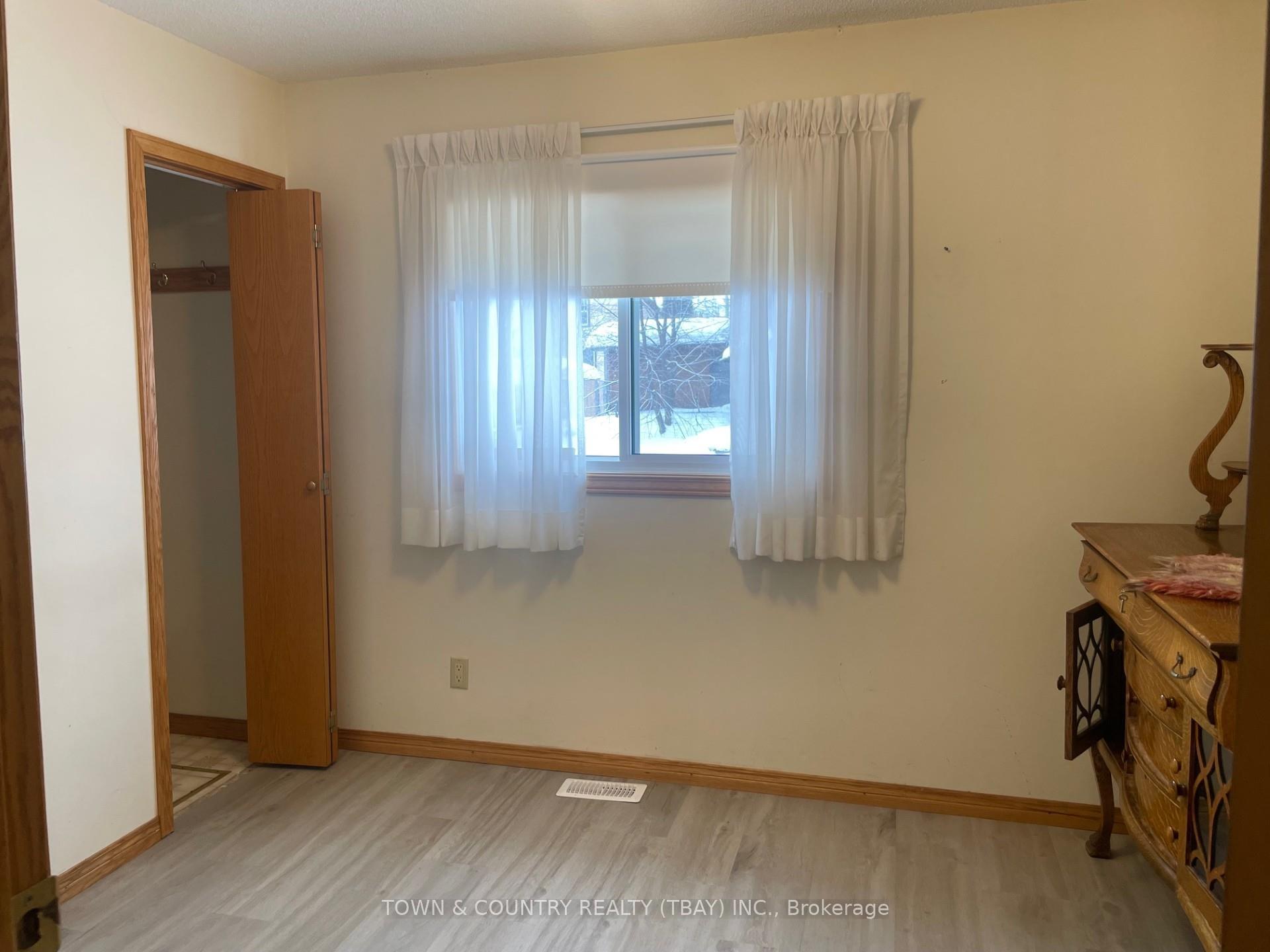 Photo 6 of 229 Villa Street, Thunder Bay, Court / Cumberland — HOMEH