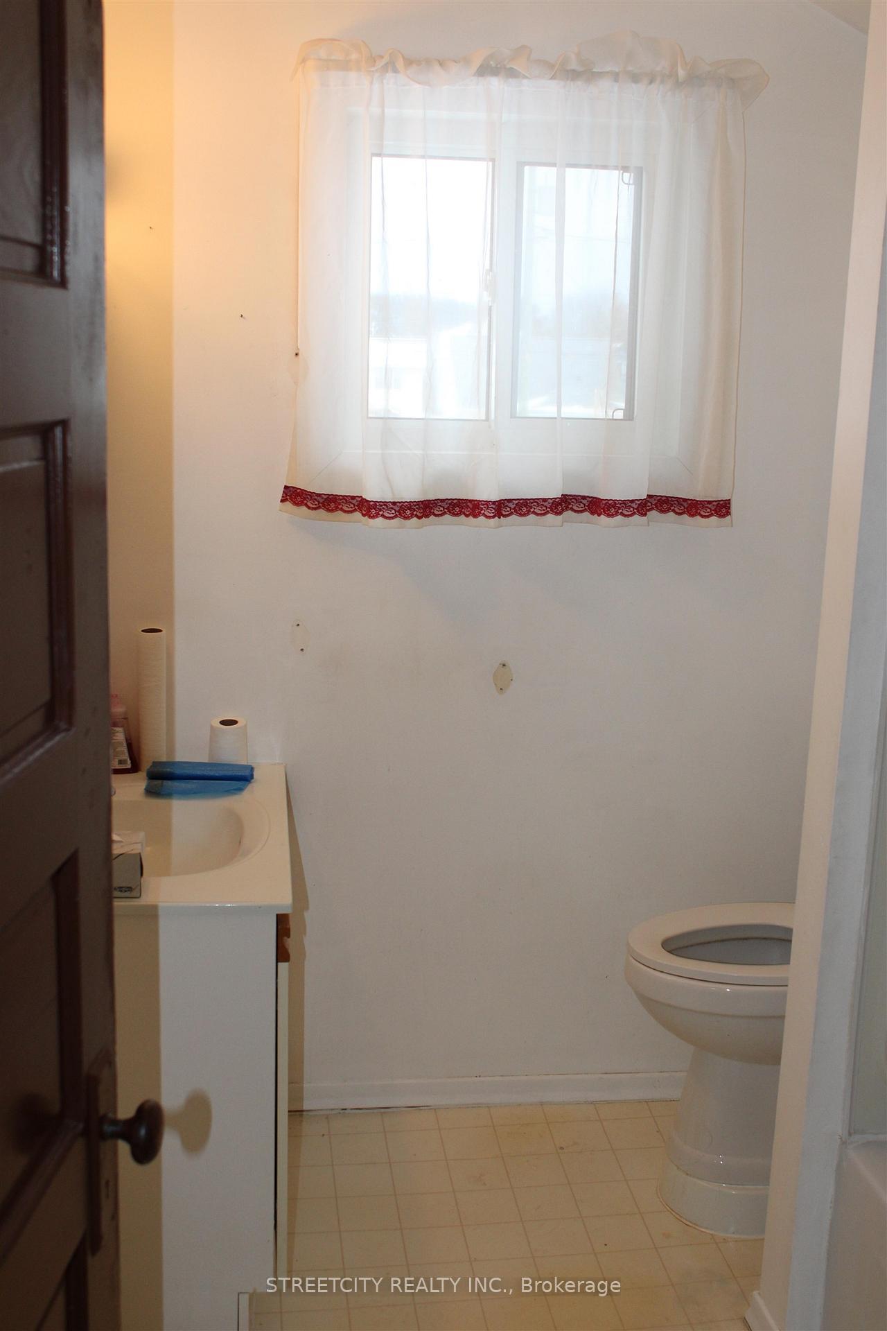 Photo 17 of 267 Brock St W, Thunder Bay, Westfort — HOMEH