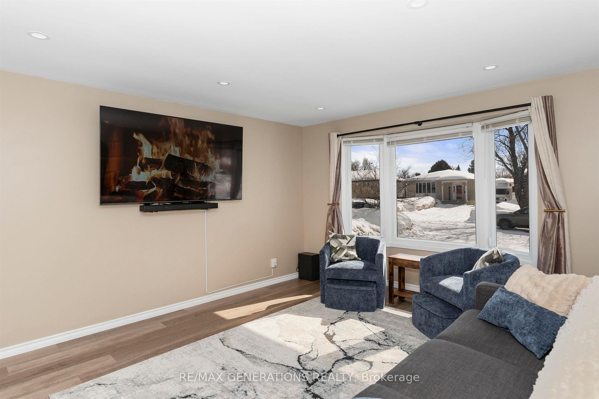 Photo 3 of 153 Fairbank Crescent, Thunder Bay, River Terrace — HOMEH