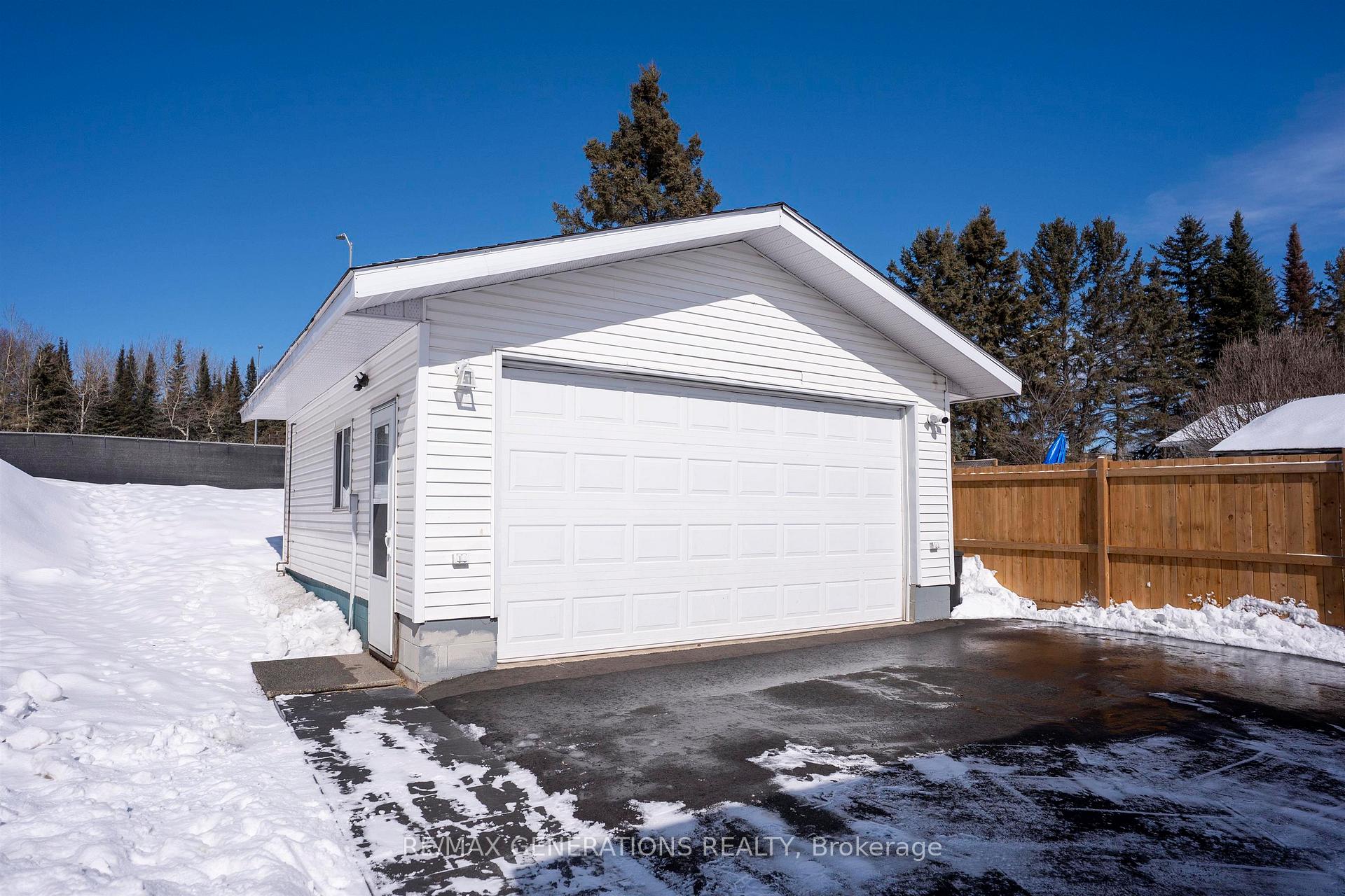 Photo 21 of 153 Fairbank Crescent, Thunder Bay, River Terrace — HOMEH