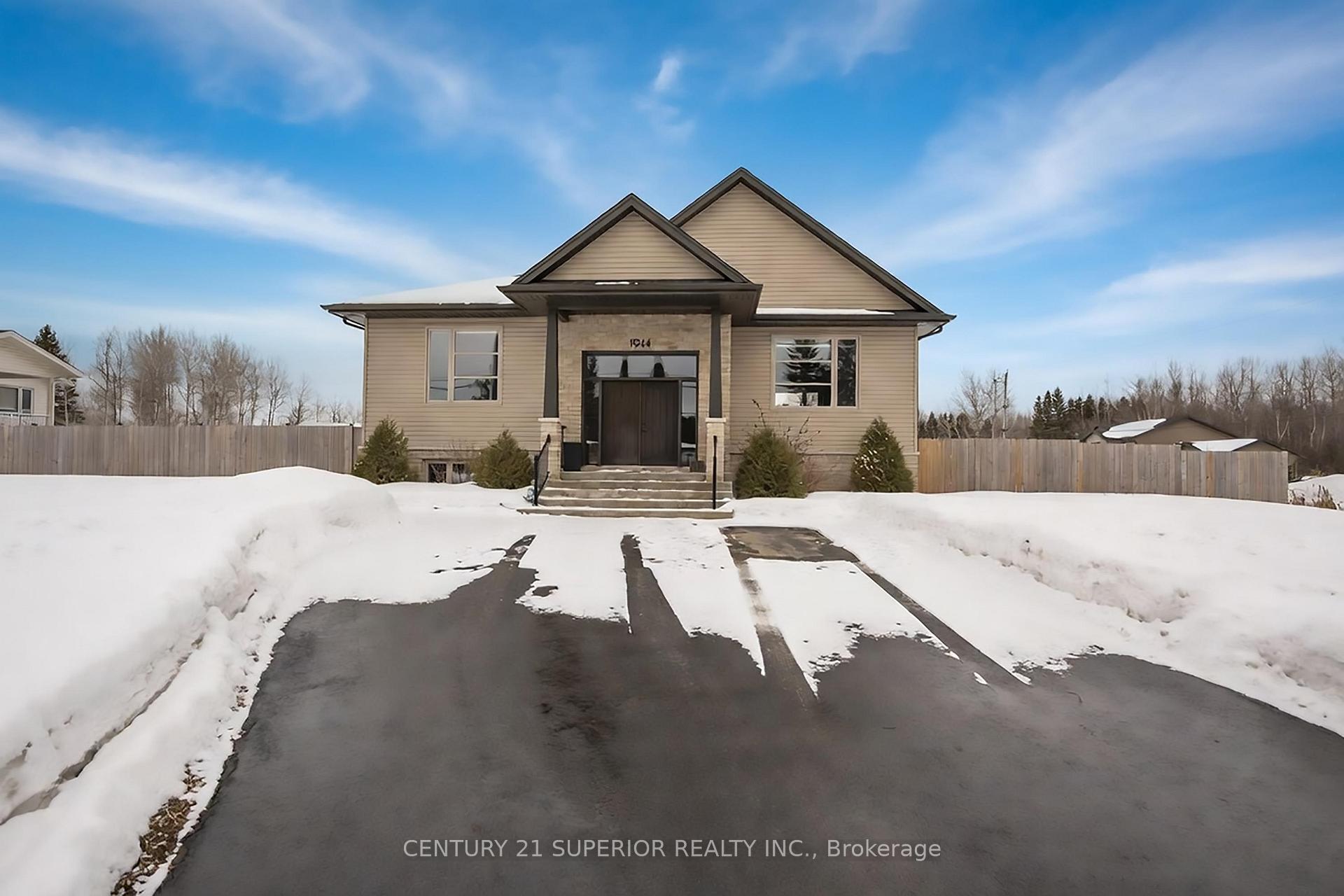 Photo 1 of 1944 Rosslyn Road, Thunder Bay, Rosslyn Road — HOMEH