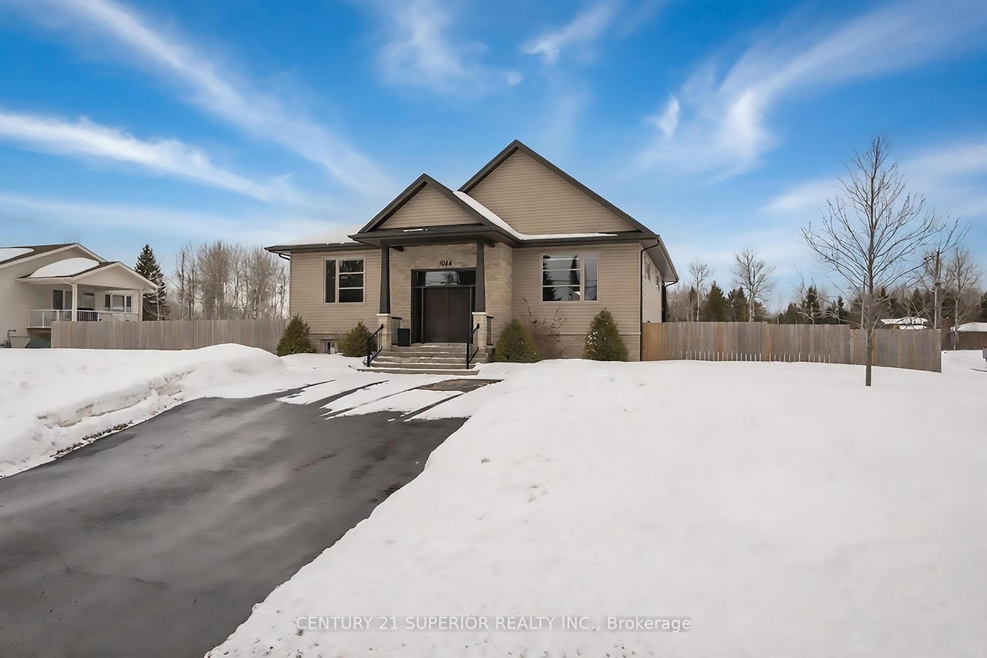 Photo 2 of 1944 Rosslyn Road, Thunder Bay, Rosslyn Road — HOMEH