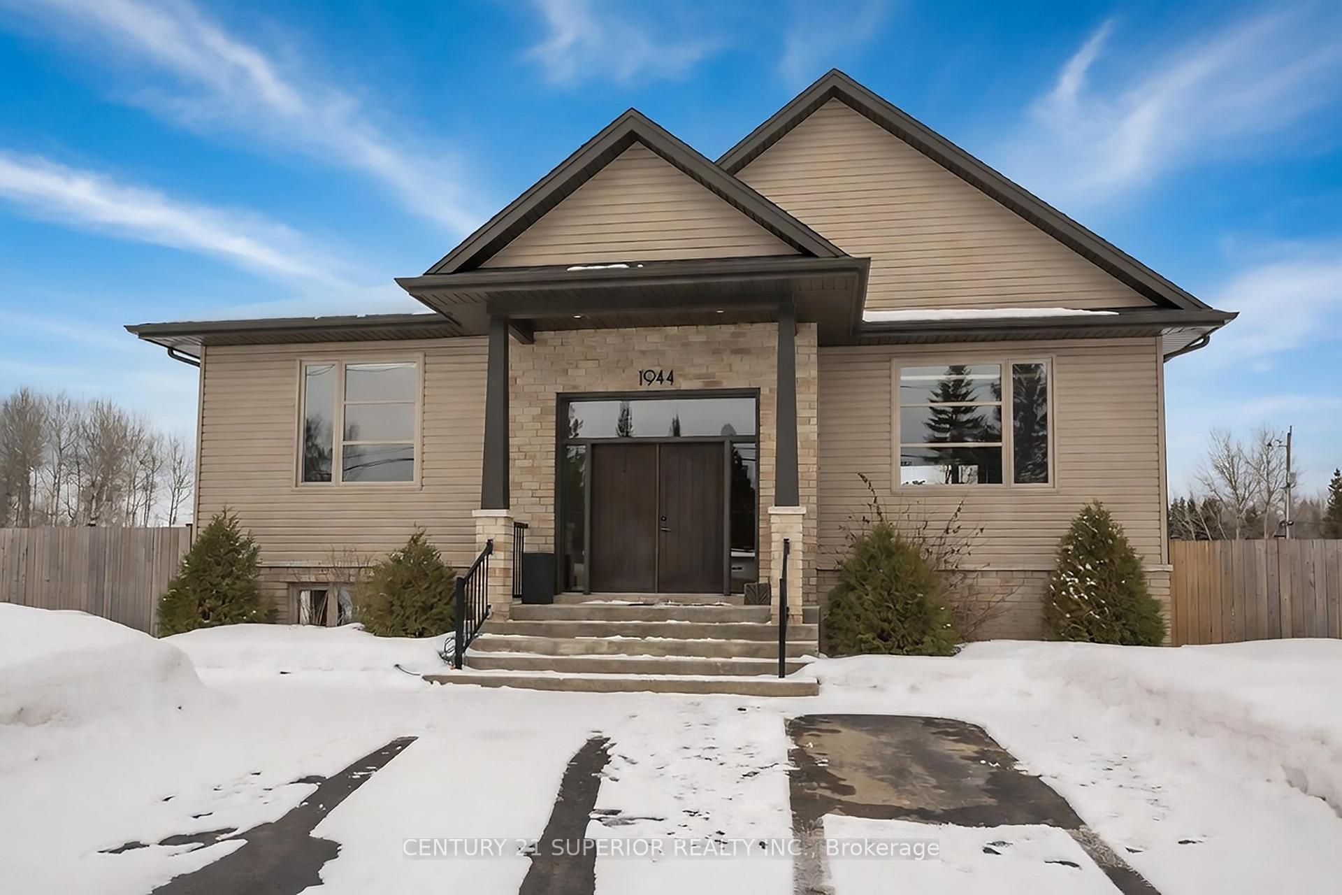 Photo 3 of 1944 Rosslyn Road, Thunder Bay, Rosslyn Road — HOMEH