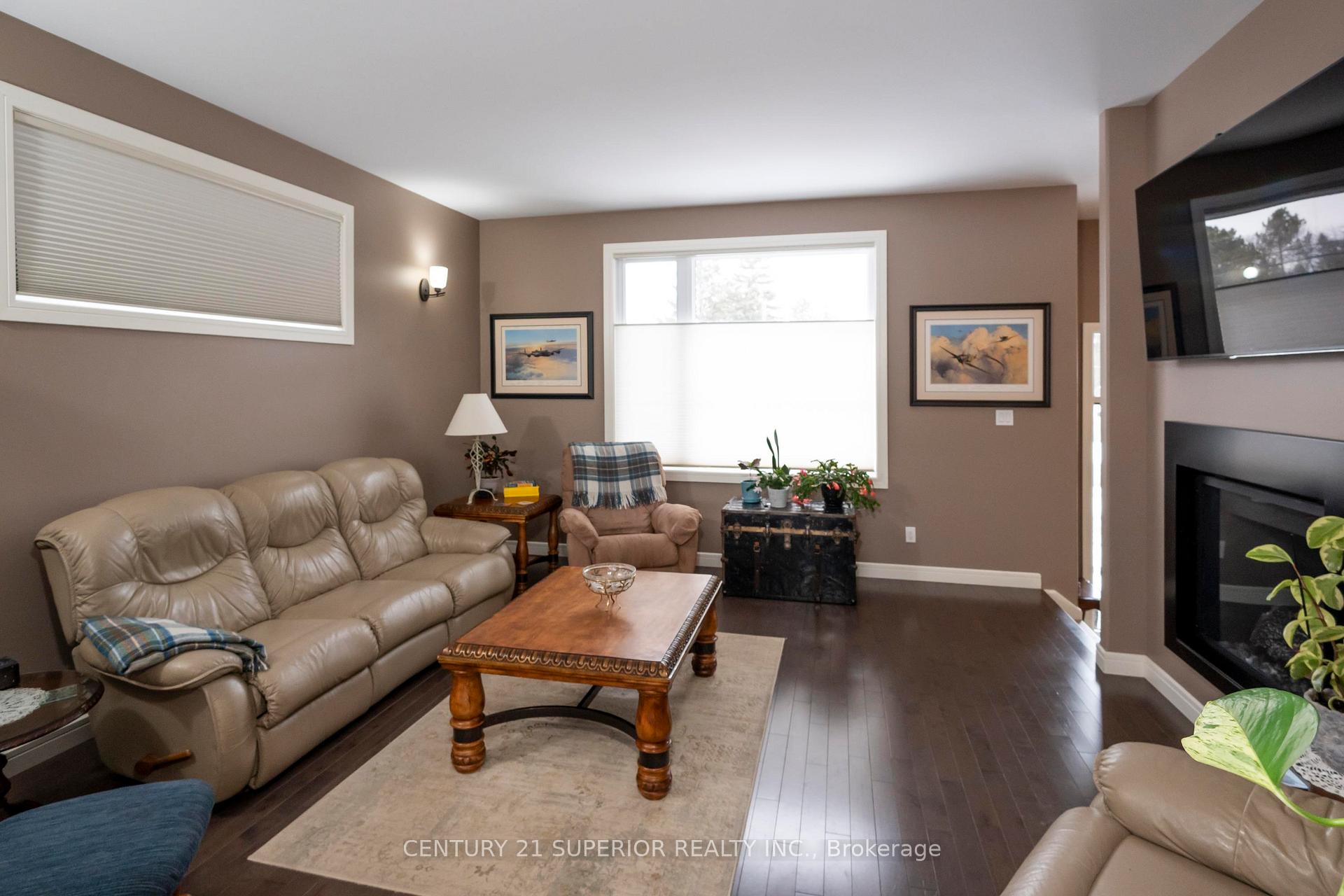 Photo 6 of 1944 Rosslyn Road, Thunder Bay, Rosslyn Road — HOMEH