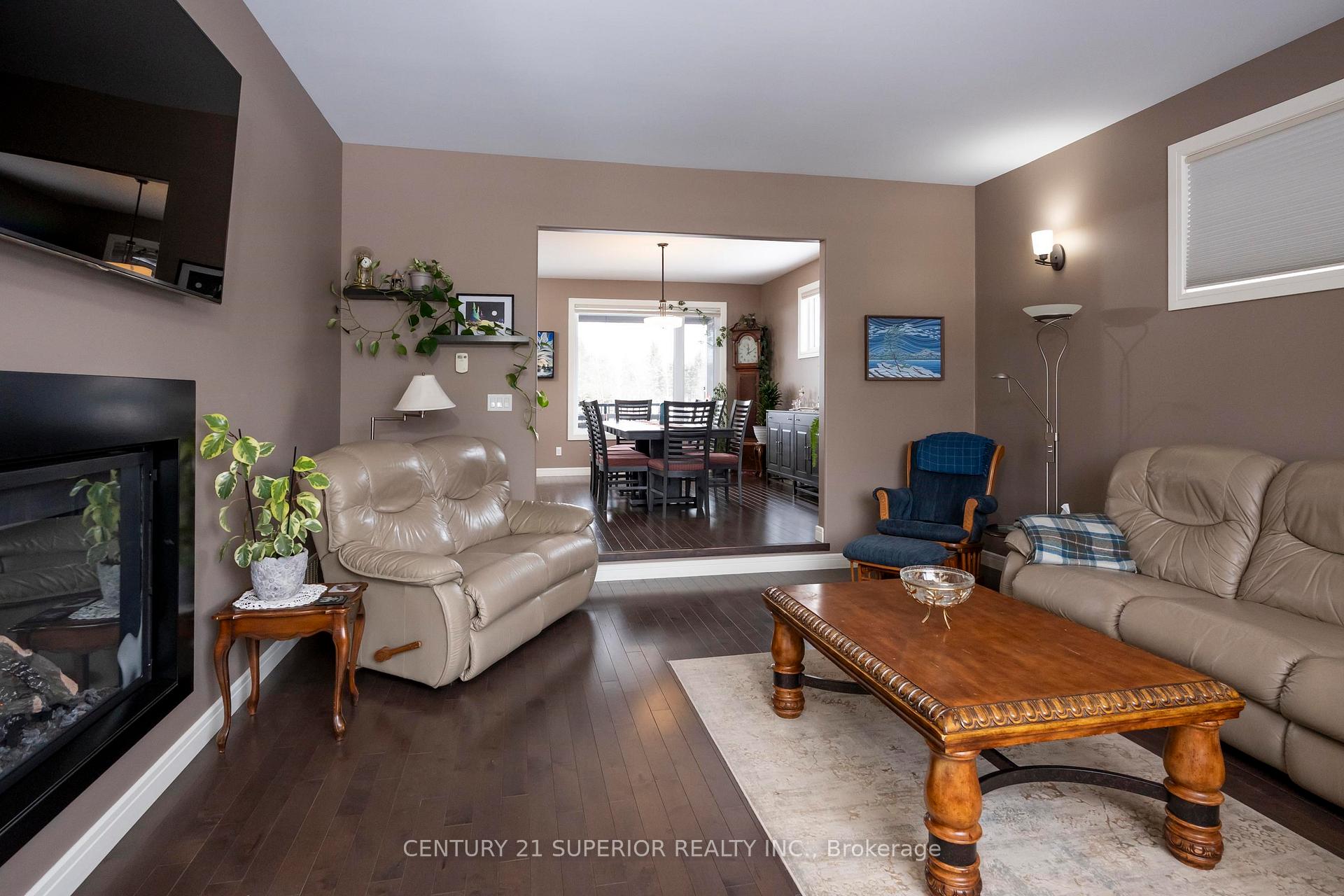 Photo 8 of 1944 Rosslyn Road, Thunder Bay, Rosslyn Road — HOMEH