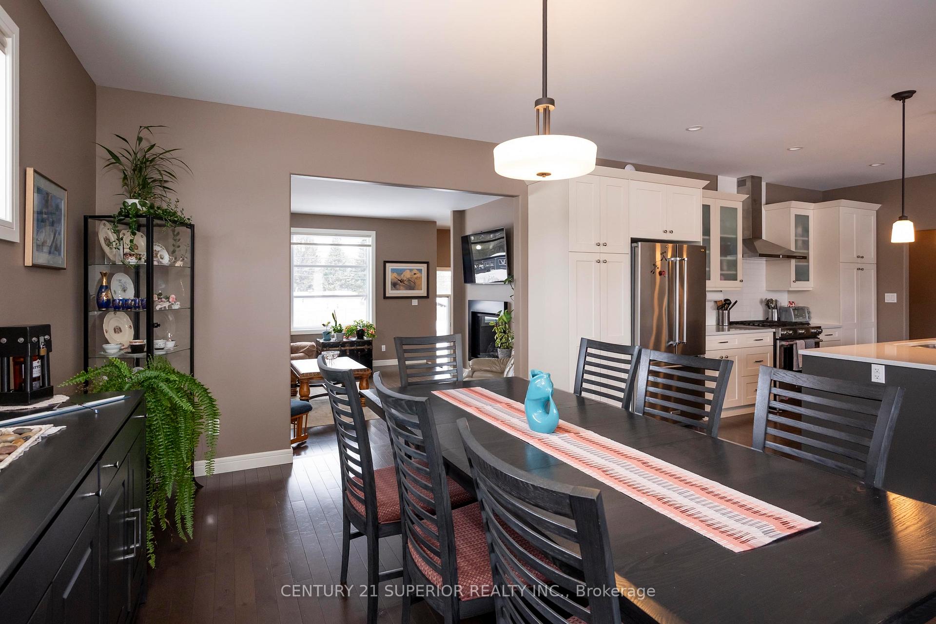 Photo 9 of 1944 Rosslyn Road, Thunder Bay, Rosslyn Road — HOMEH