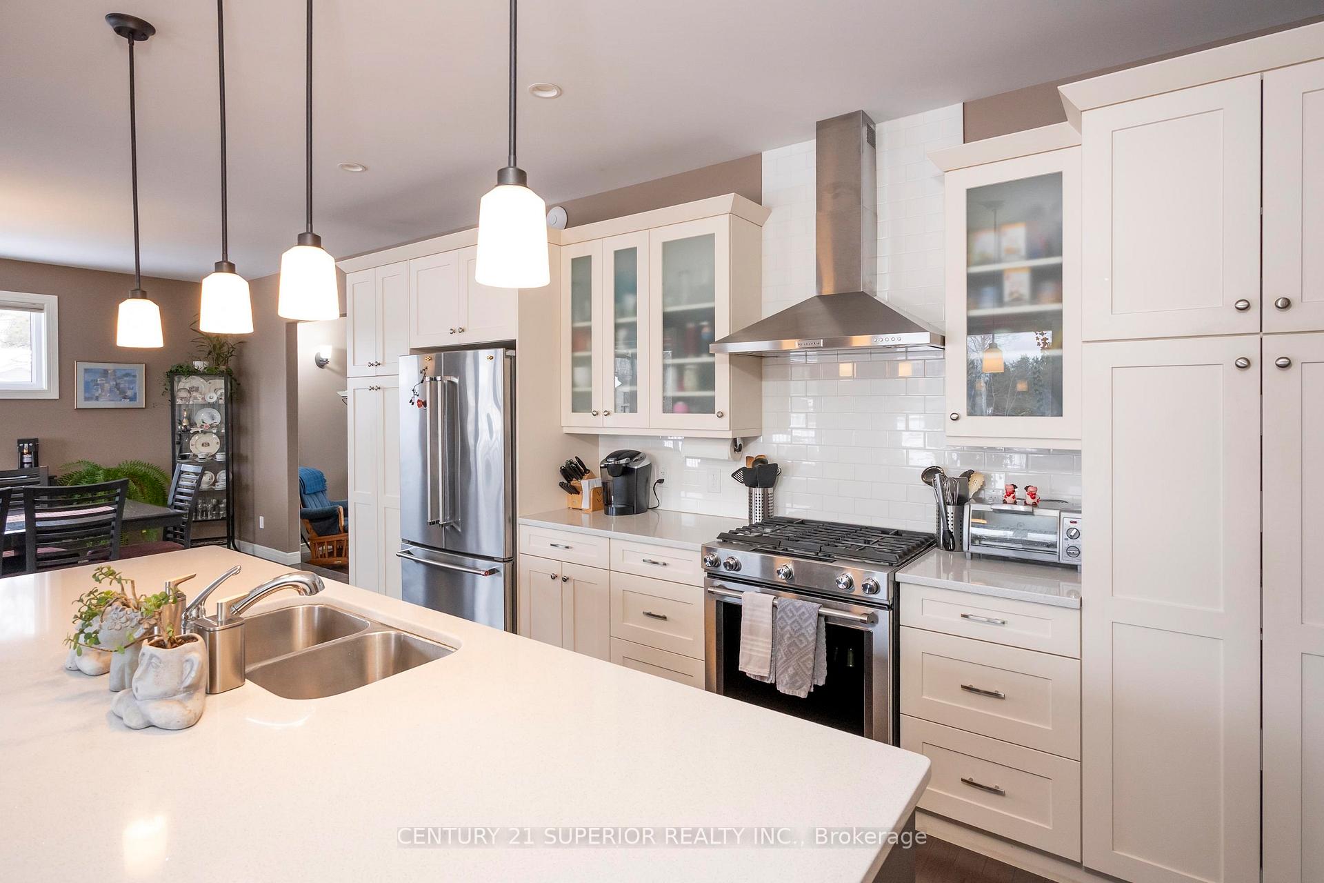 Photo 14 of 1944 Rosslyn Road, Thunder Bay, Rosslyn Road — HOMEH