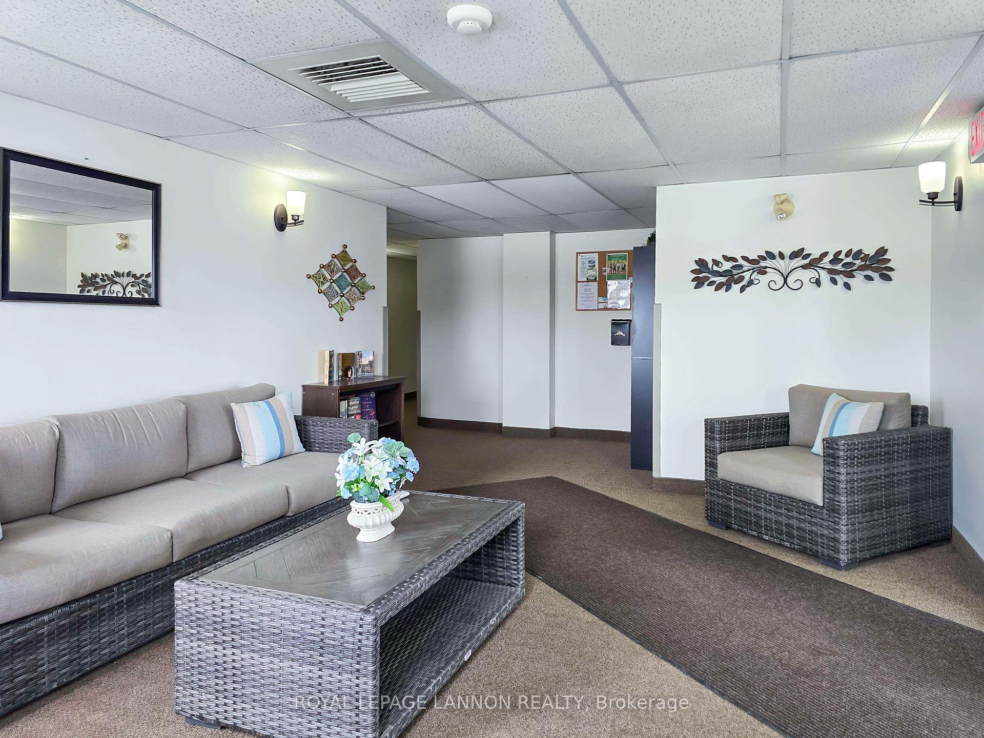 Photo 4 of Unit #304, 1703 Victoria Avenue E, Thunder Bay, McKeller Park — HOMEH
