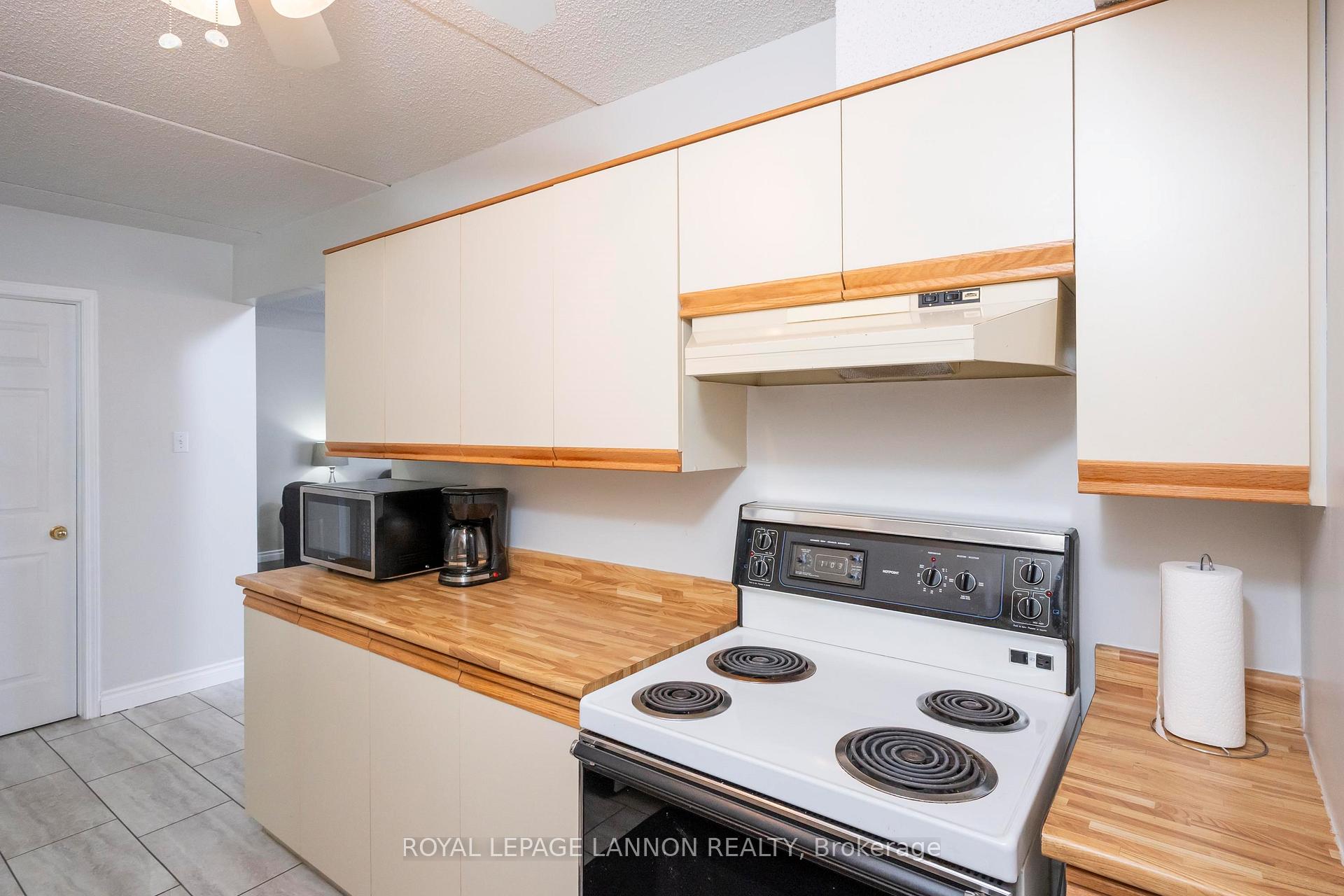 Photo 10 of Unit #304, 1703 Victoria Avenue E, Thunder Bay, McKeller Park — HOMEH