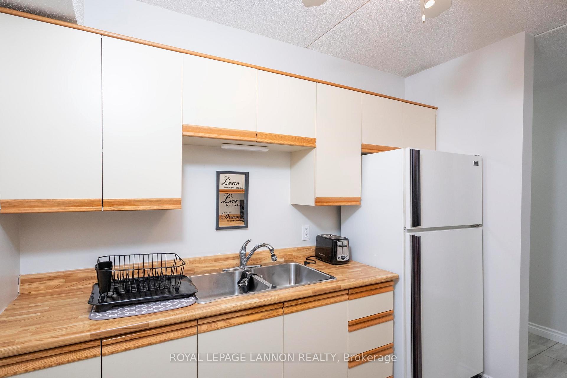 Photo 11 of Unit #304, 1703 Victoria Avenue E, Thunder Bay, McKeller Park — HOMEH