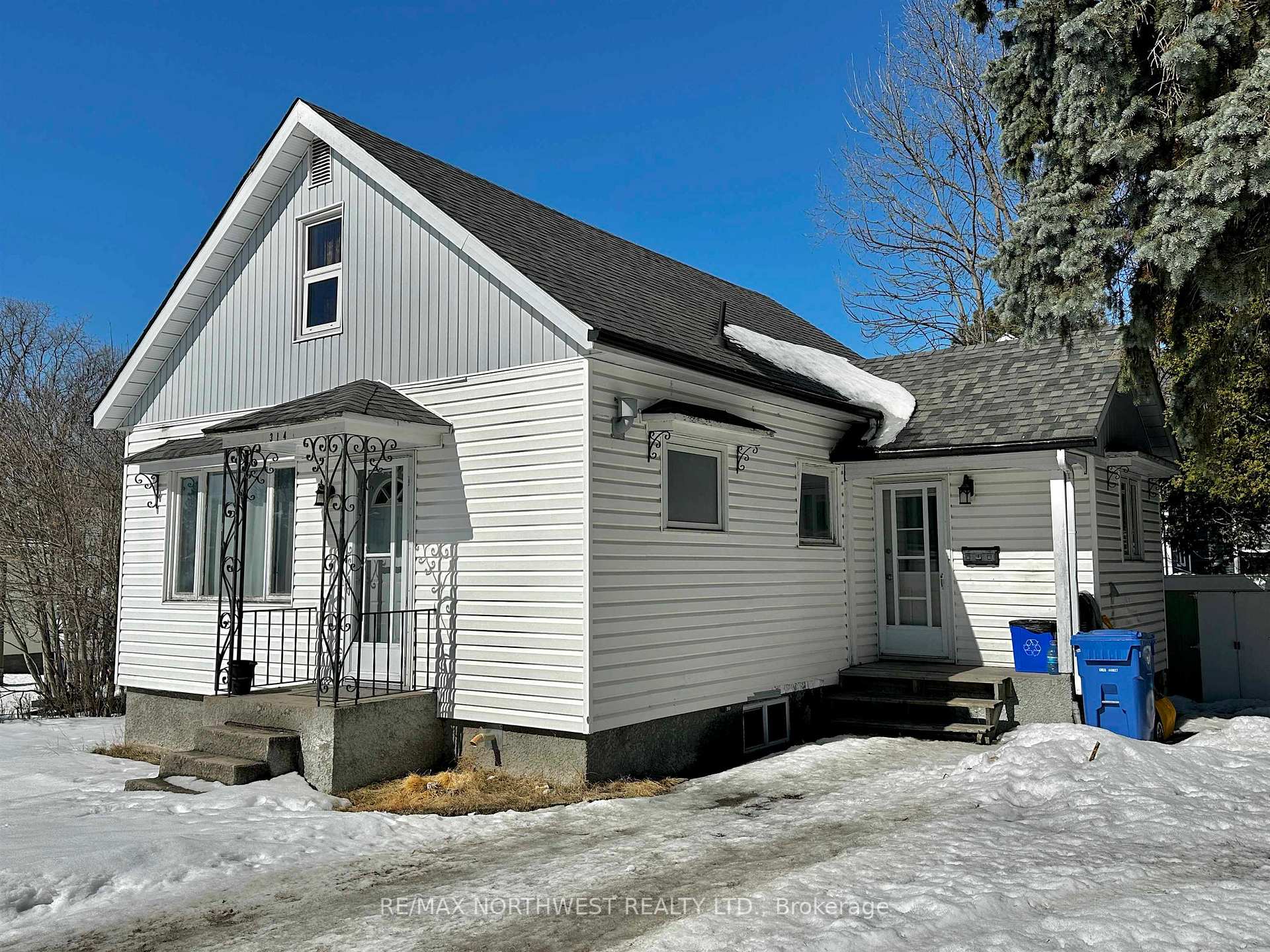Photo 3 of 314 Seventh Street S, Kenora, Lakeside — HOMEH