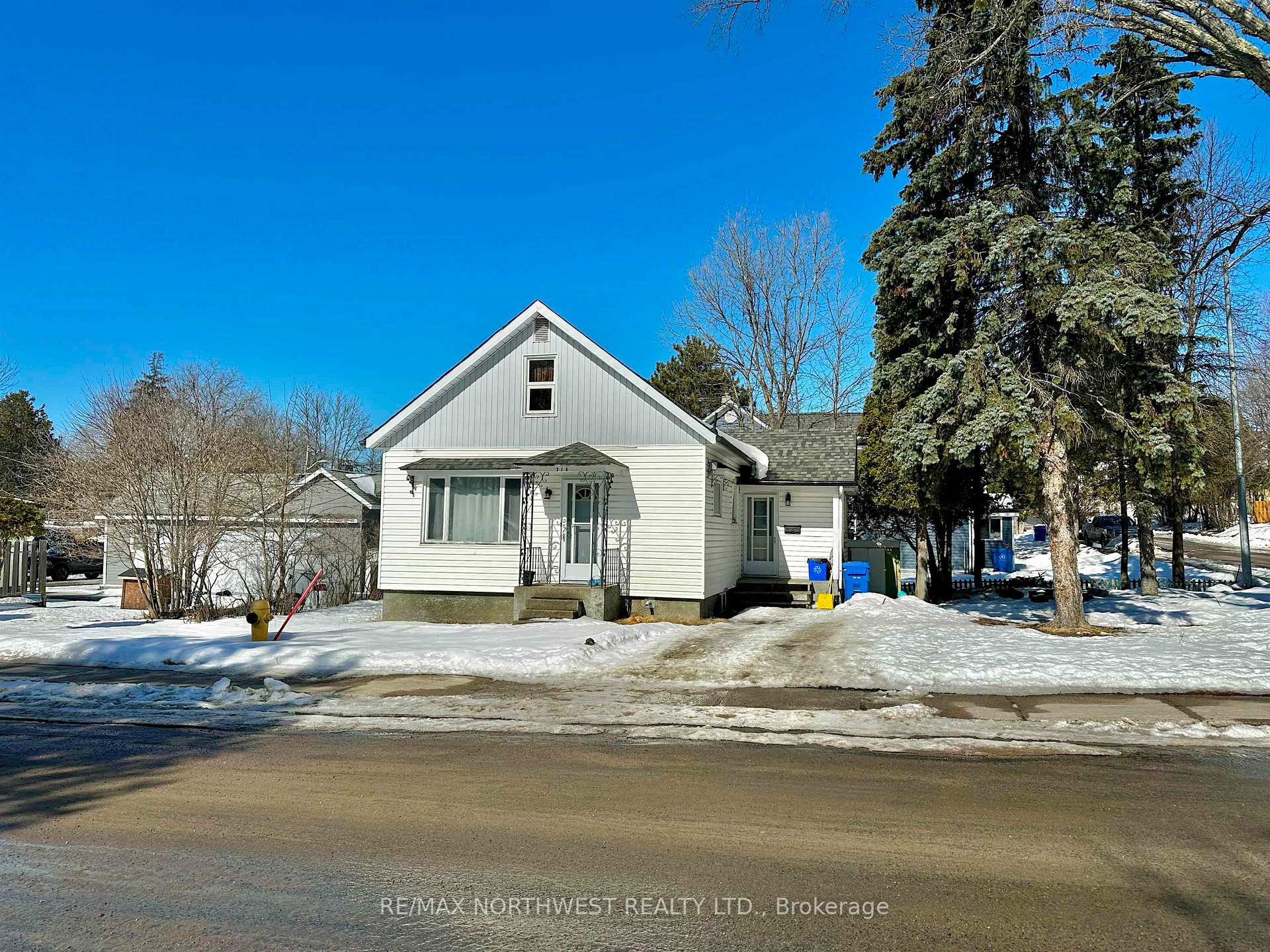 Photo 4 of 314 Seventh Street S, Kenora, Lakeside — HOMEH