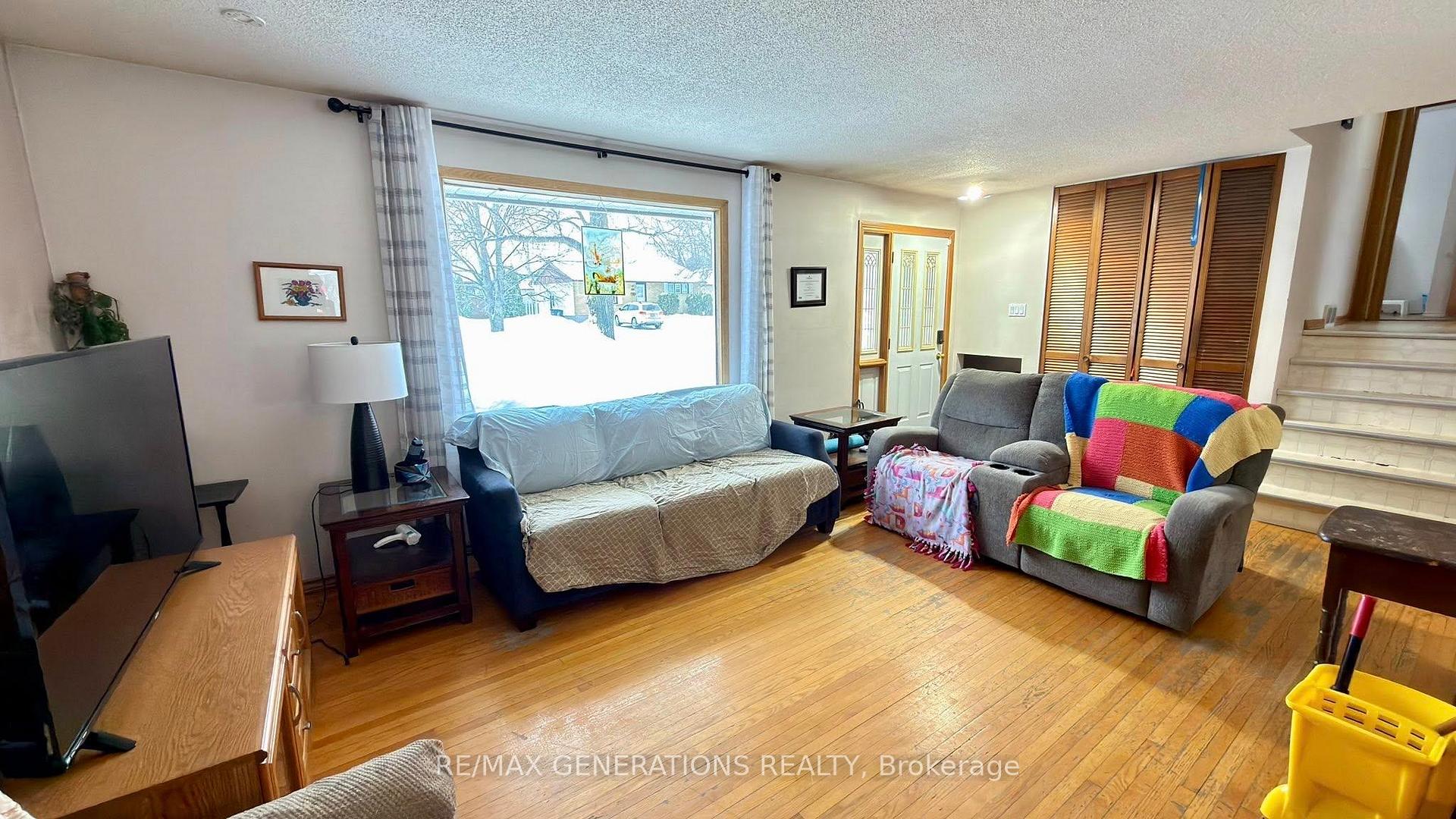 Photo 3 of 173 Hemlock Place, Thunder Bay, Northwood Park — HOMEH