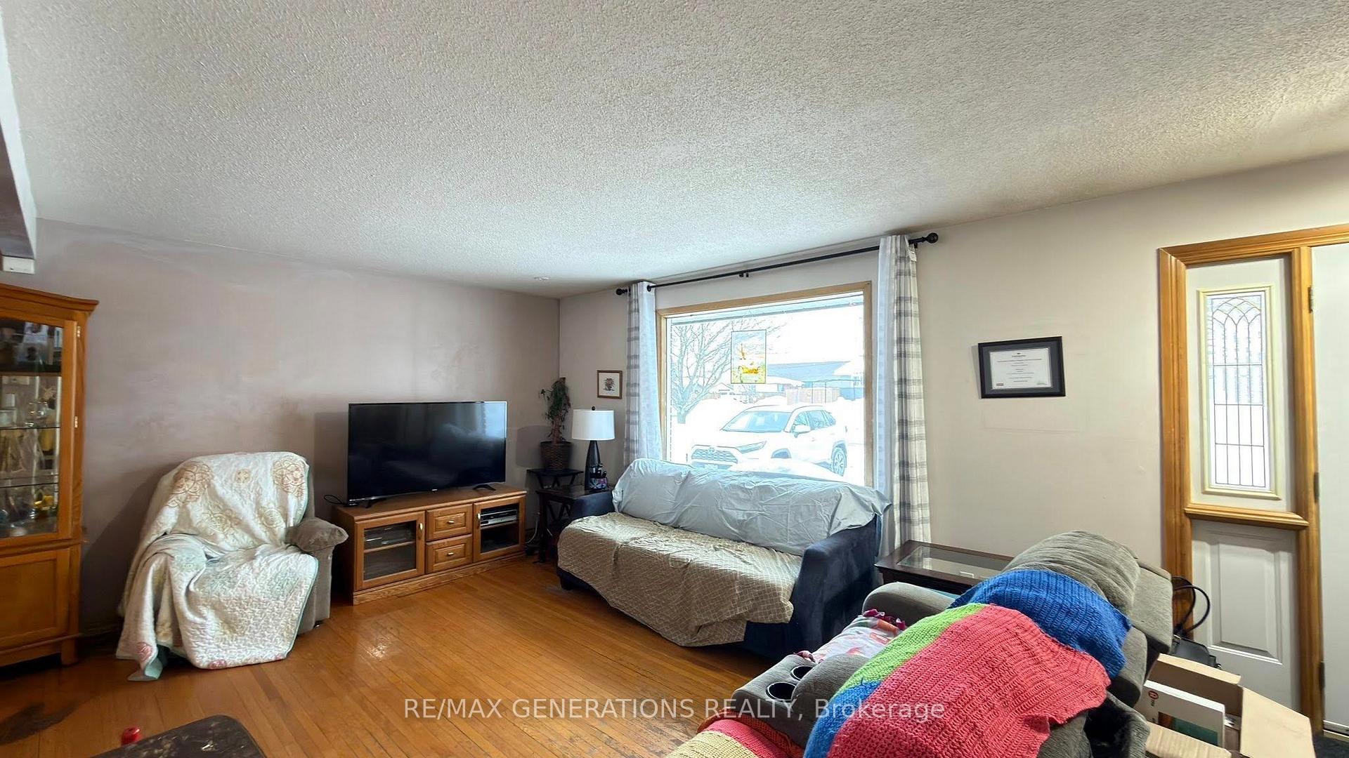 Photo 4 of 173 Hemlock Place, Thunder Bay, Northwood Park — HOMEH