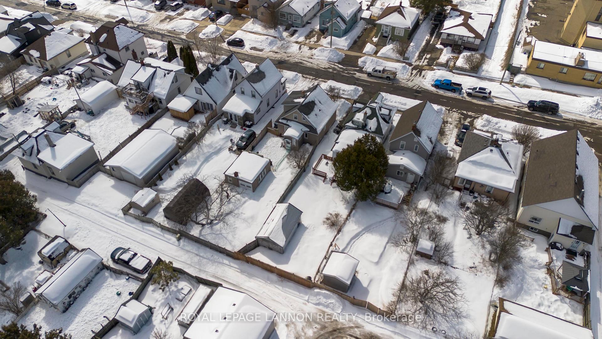 Photo 4 of 244 Van Horne St., Thunder Bay, Court / Cumberland — HOMEH