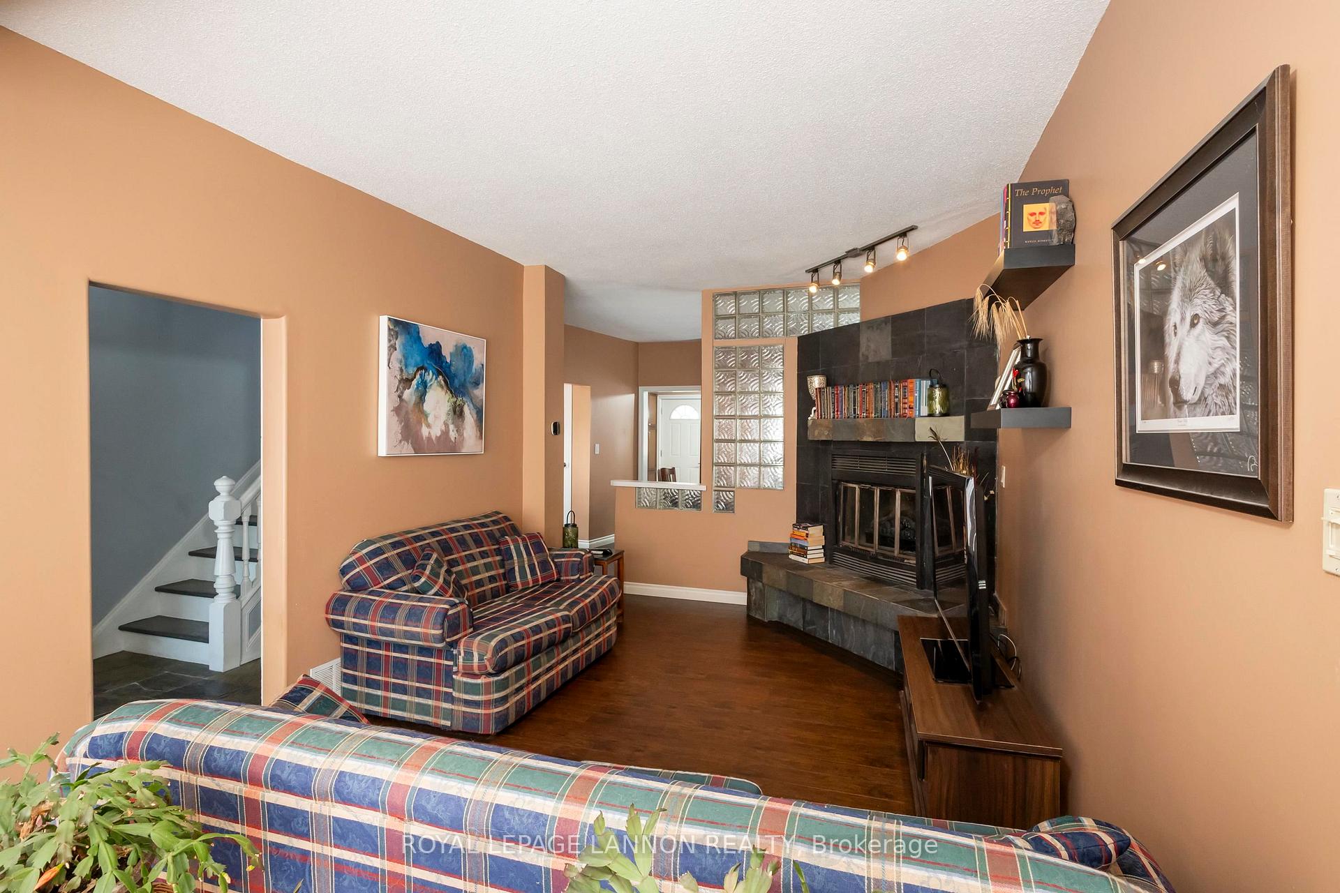 Photo 11 of 244 Van Horne St., Thunder Bay, Court / Cumberland — HOMEH