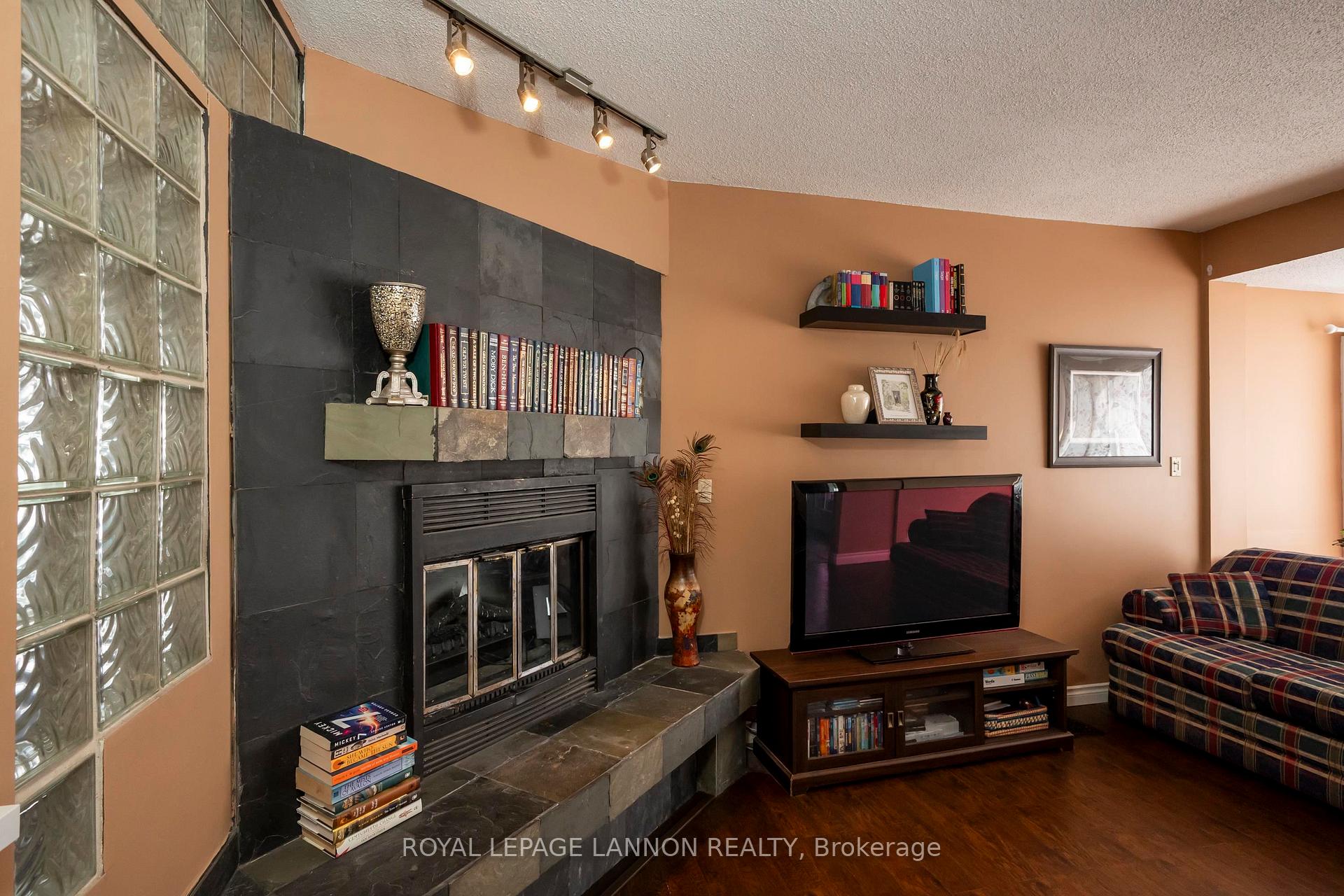 Photo 12 of 244 Van Horne St., Thunder Bay, Court / Cumberland — HOMEH