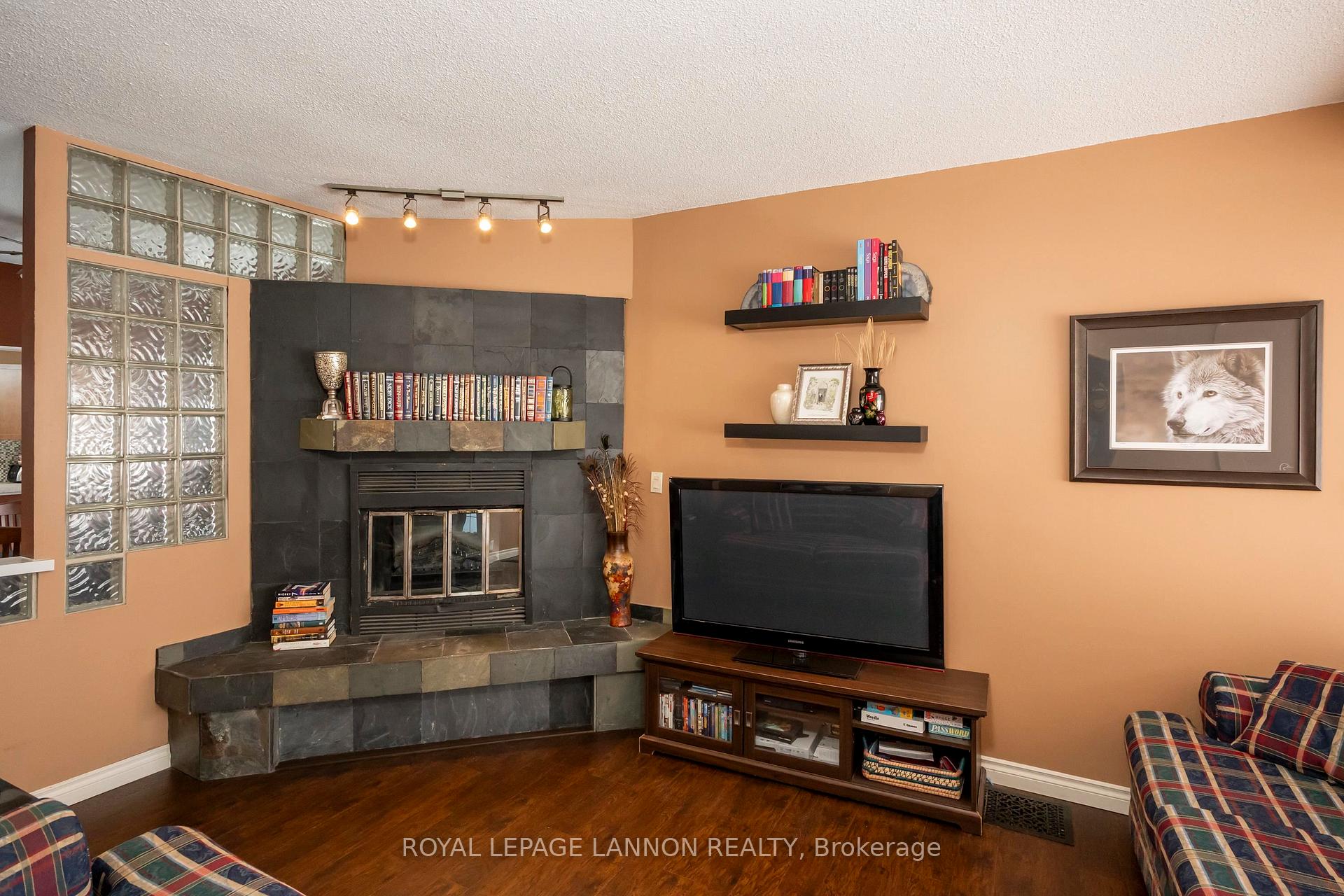 Photo 13 of 244 Van Horne St., Thunder Bay, Court / Cumberland — HOMEH
