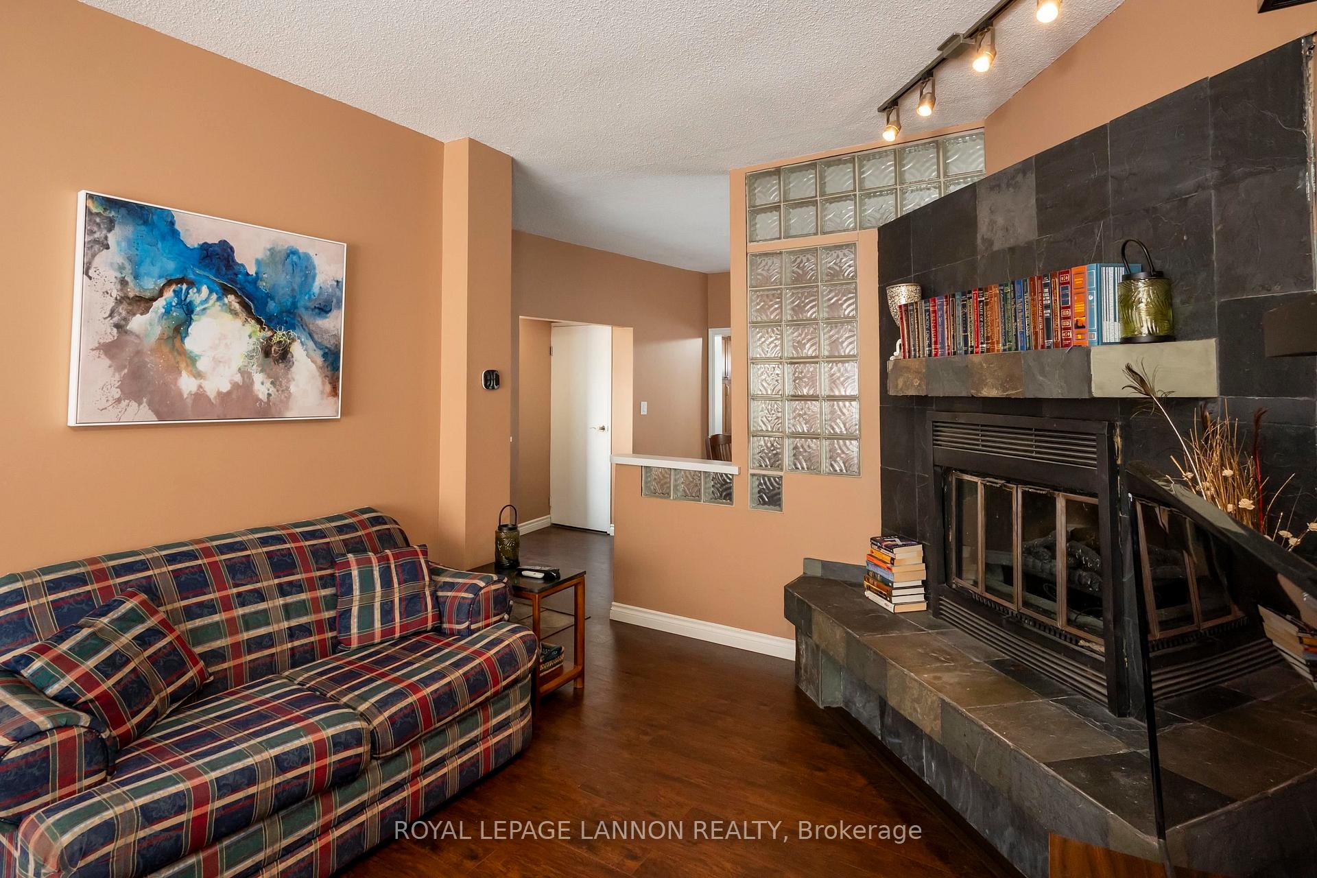 Photo 14 of 244 Van Horne St., Thunder Bay, Court / Cumberland — HOMEH