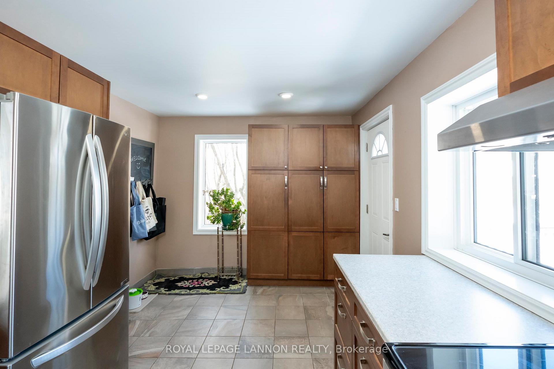 Photo 19 of 244 Van Horne St., Thunder Bay, Court / Cumberland — HOMEH