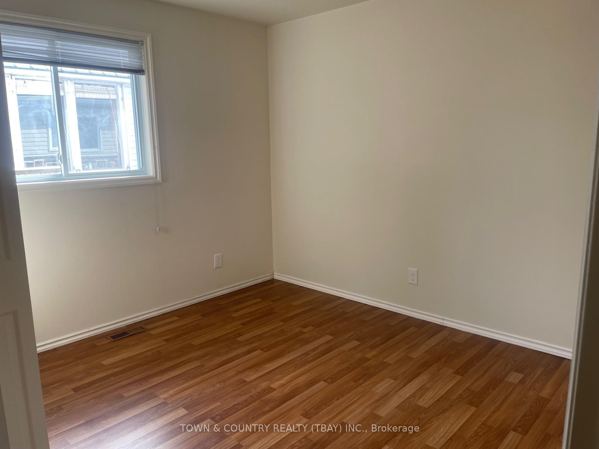 Photo 4 of 511 Mary Street E, Thunder Bay, Westfort — HOMEH