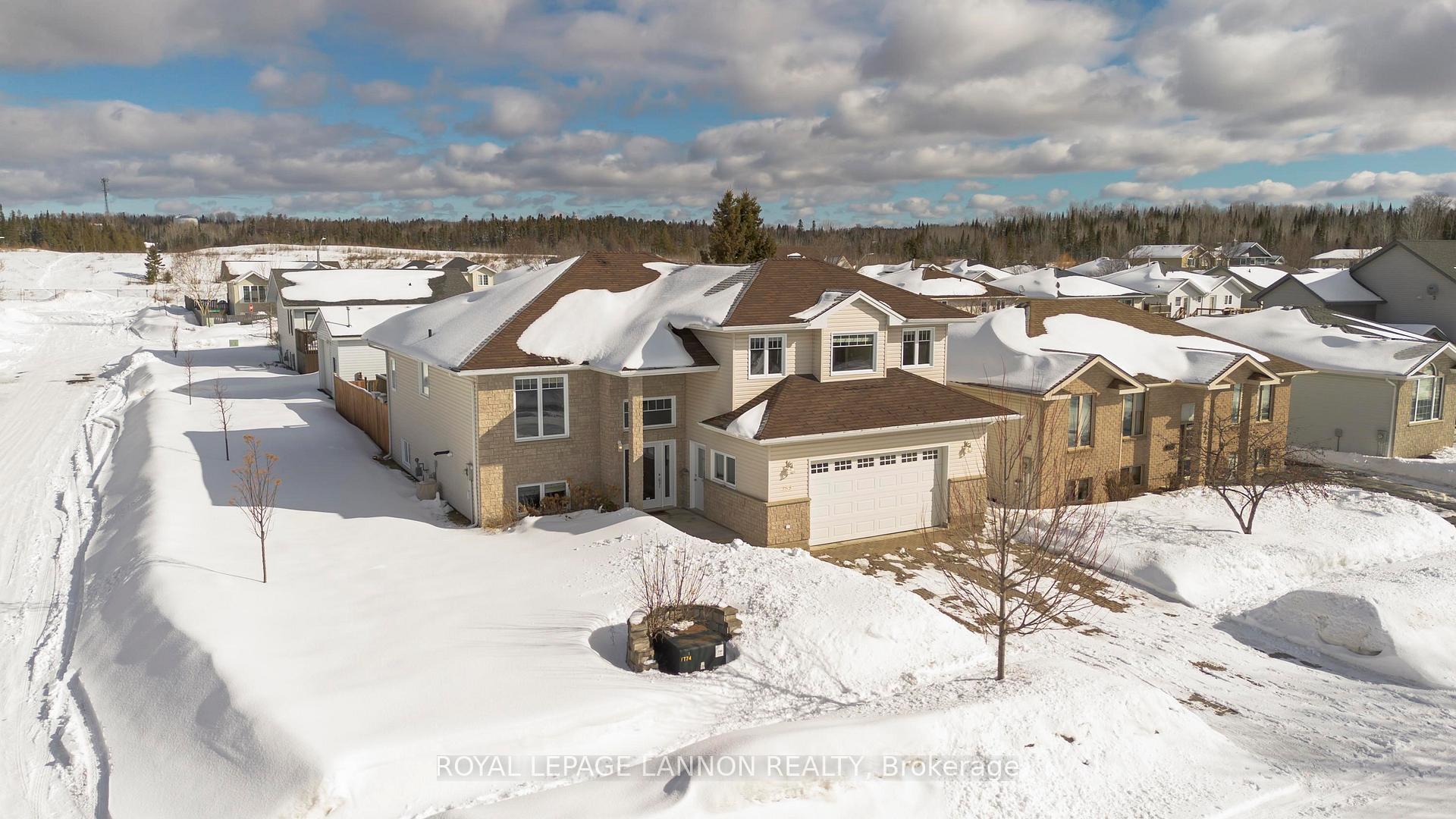 Photo 2 of 253 Newcastle Dr., Thunder Bay, John Street North — HOMEH