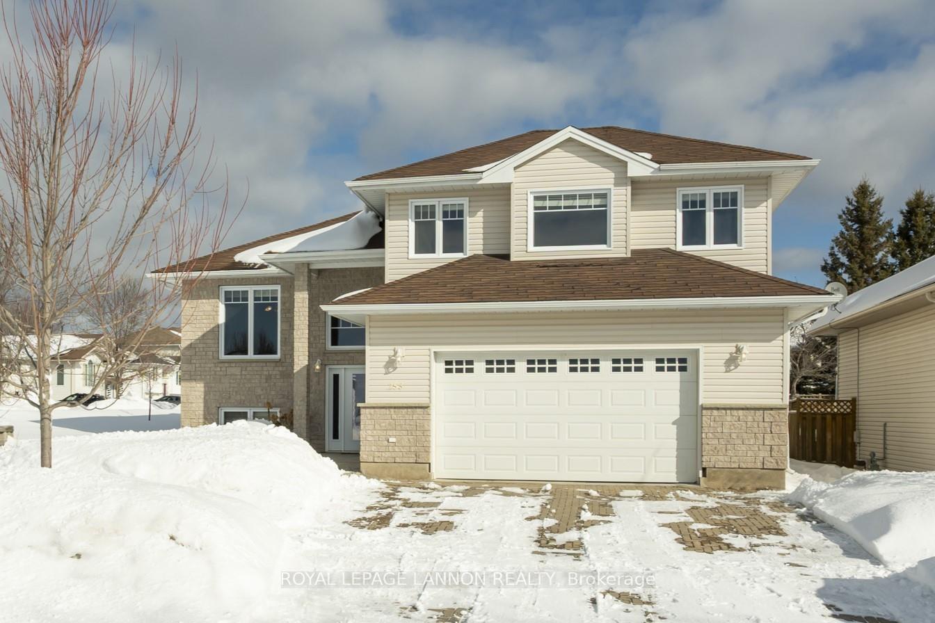 Photo 4 of 253 Newcastle Dr., Thunder Bay, John Street North — HOMEH
