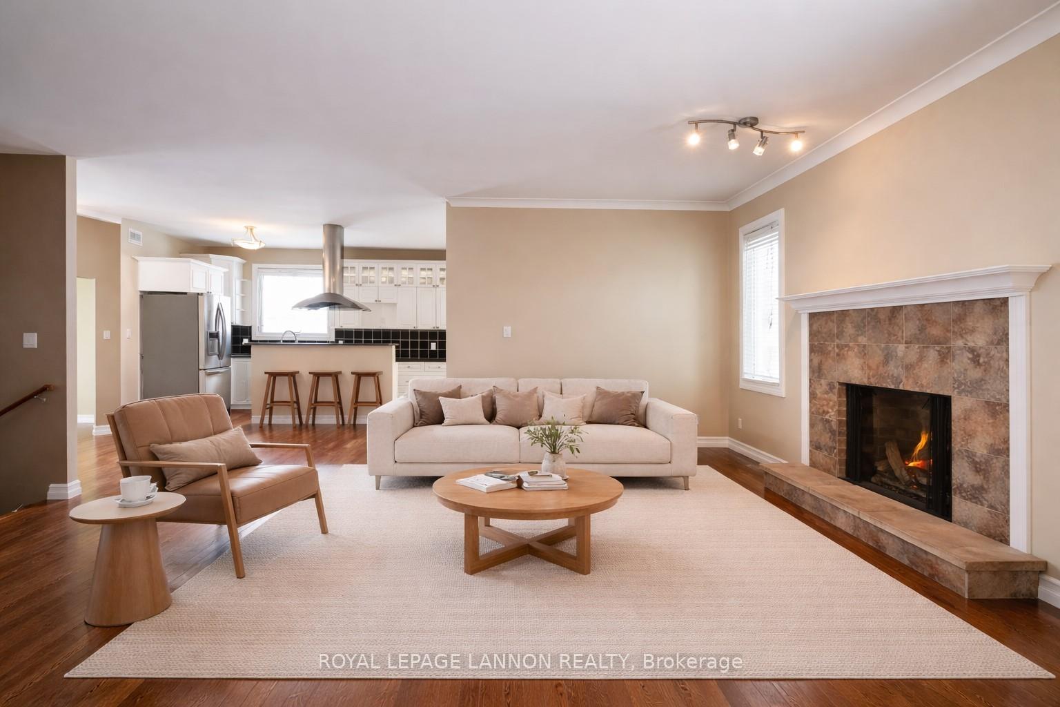 Photo 5 of 253 Newcastle Dr., Thunder Bay, John Street North — HOMEH