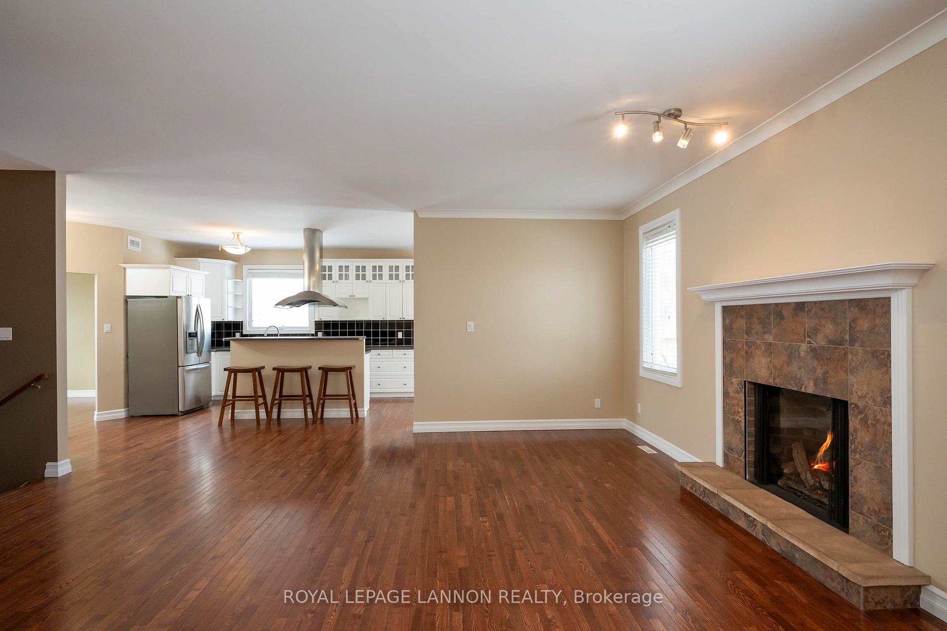 Photo 6 of 253 Newcastle Dr., Thunder Bay, John Street North — HOMEH