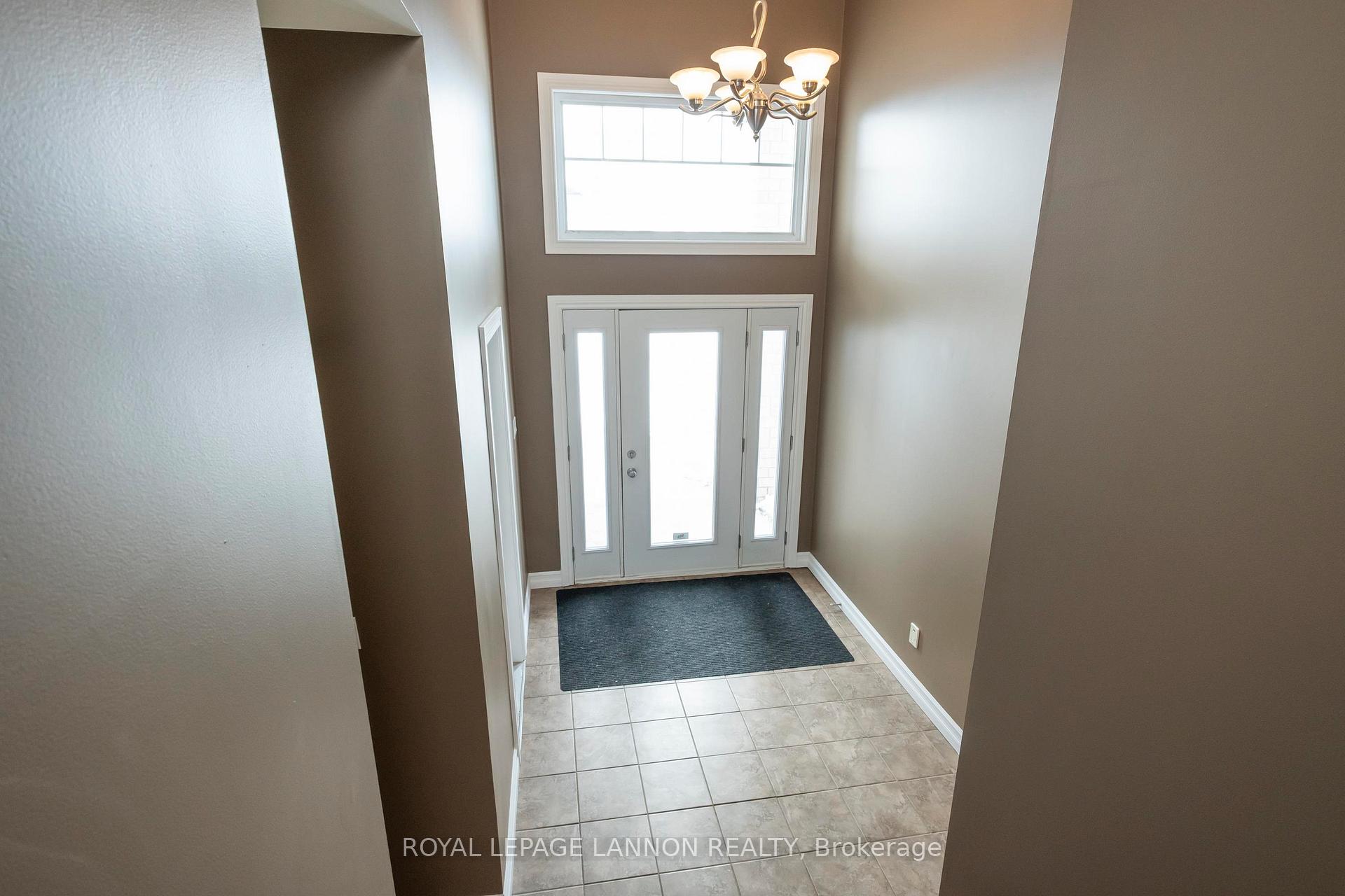 Photo 9 of 253 Newcastle Dr., Thunder Bay, John Street North — HOMEH