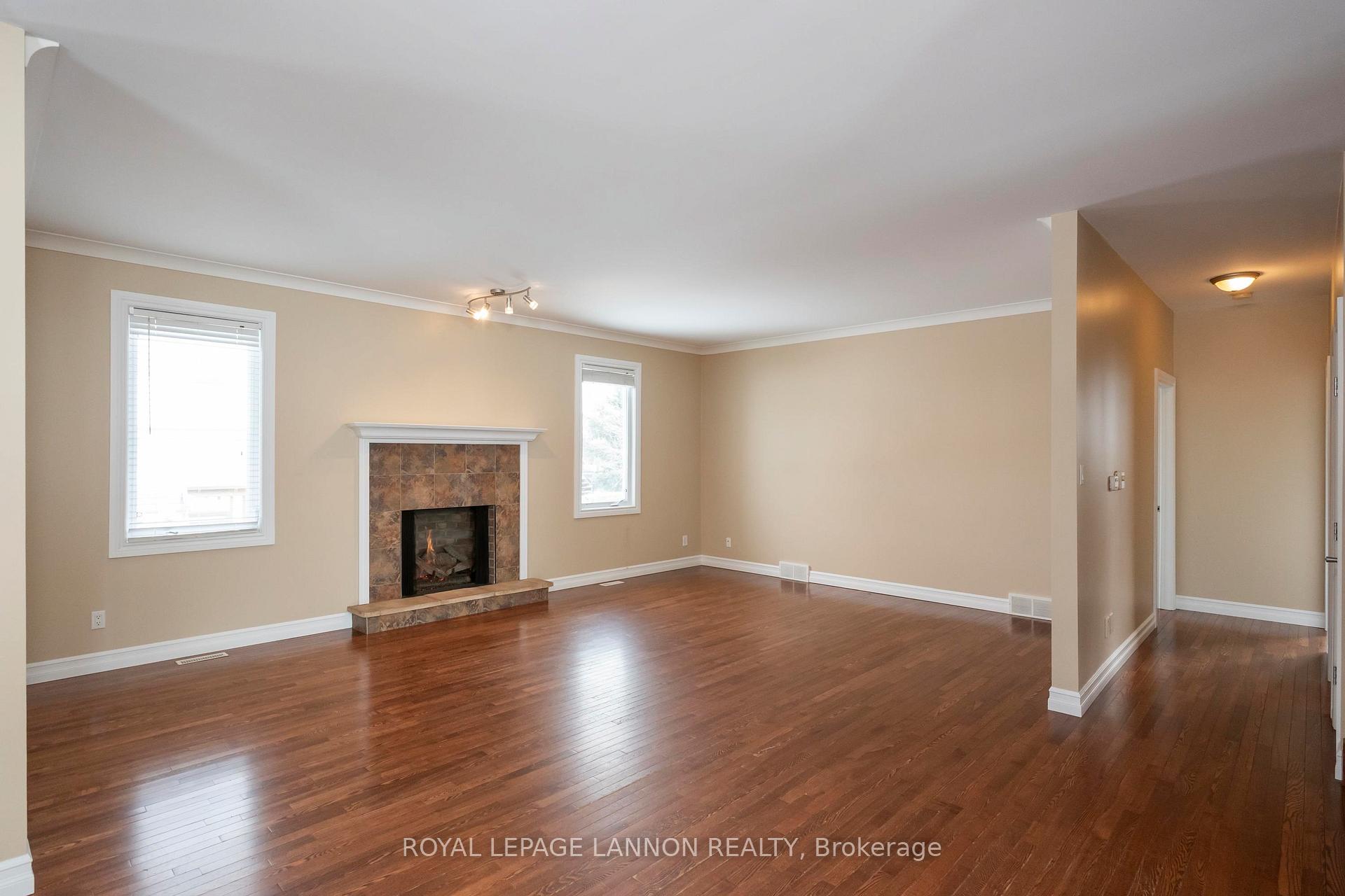 Photo 10 of 253 Newcastle Dr., Thunder Bay, John Street North — HOMEH