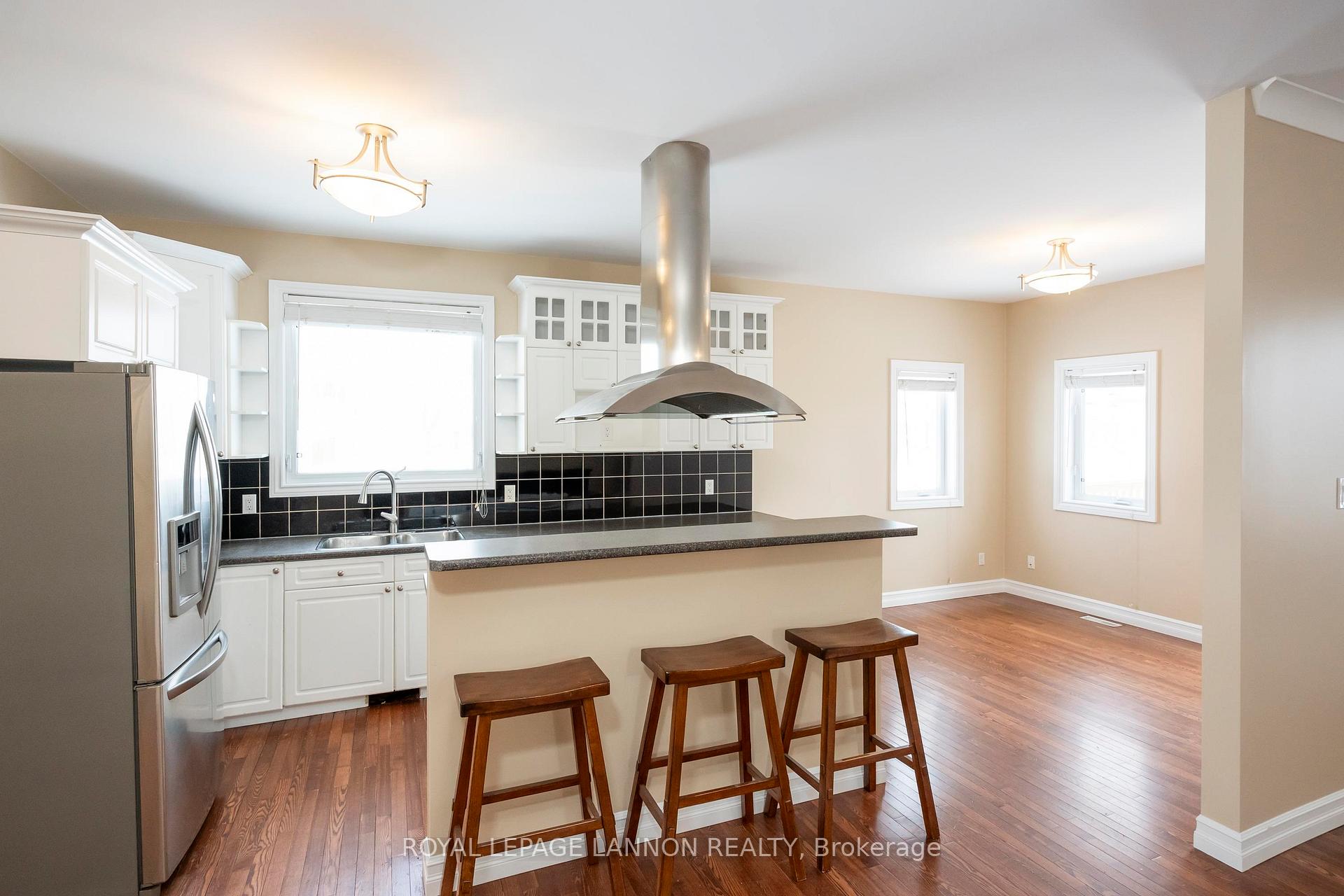 Photo 12 of 253 Newcastle Dr., Thunder Bay, John Street North — HOMEH