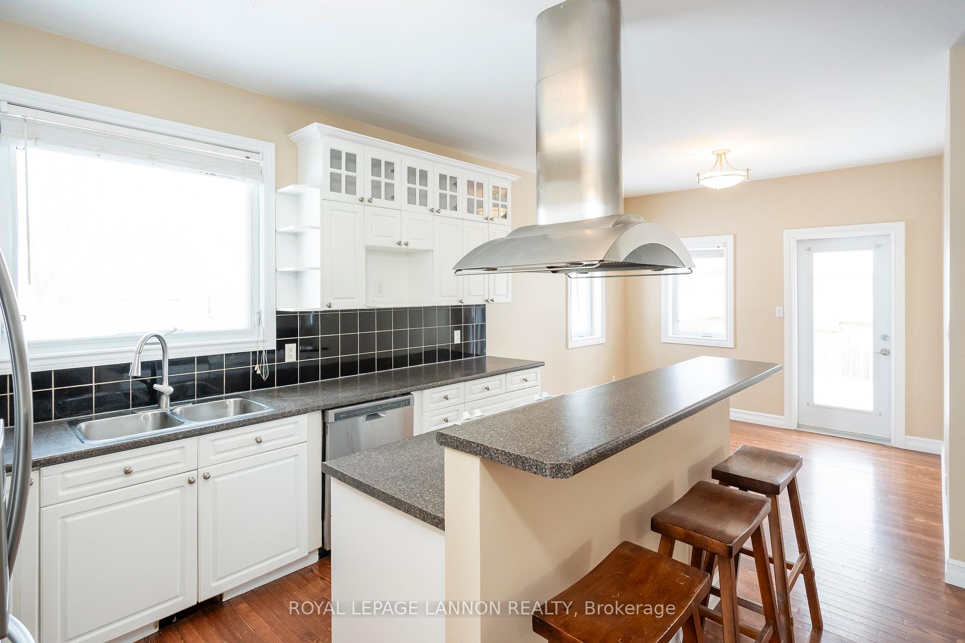 Photo 13 of 253 Newcastle Dr., Thunder Bay, John Street North — HOMEH