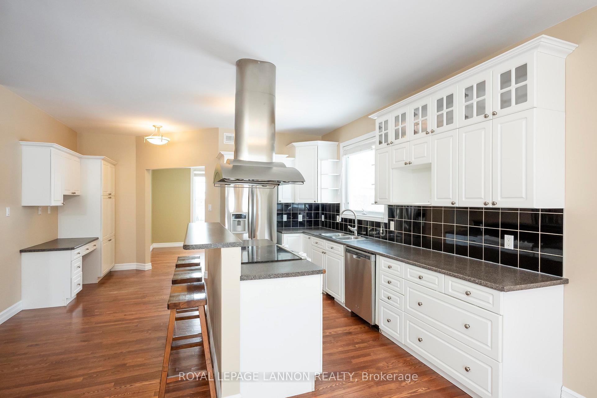 Photo 14 of 253 Newcastle Dr., Thunder Bay, John Street North — HOMEH